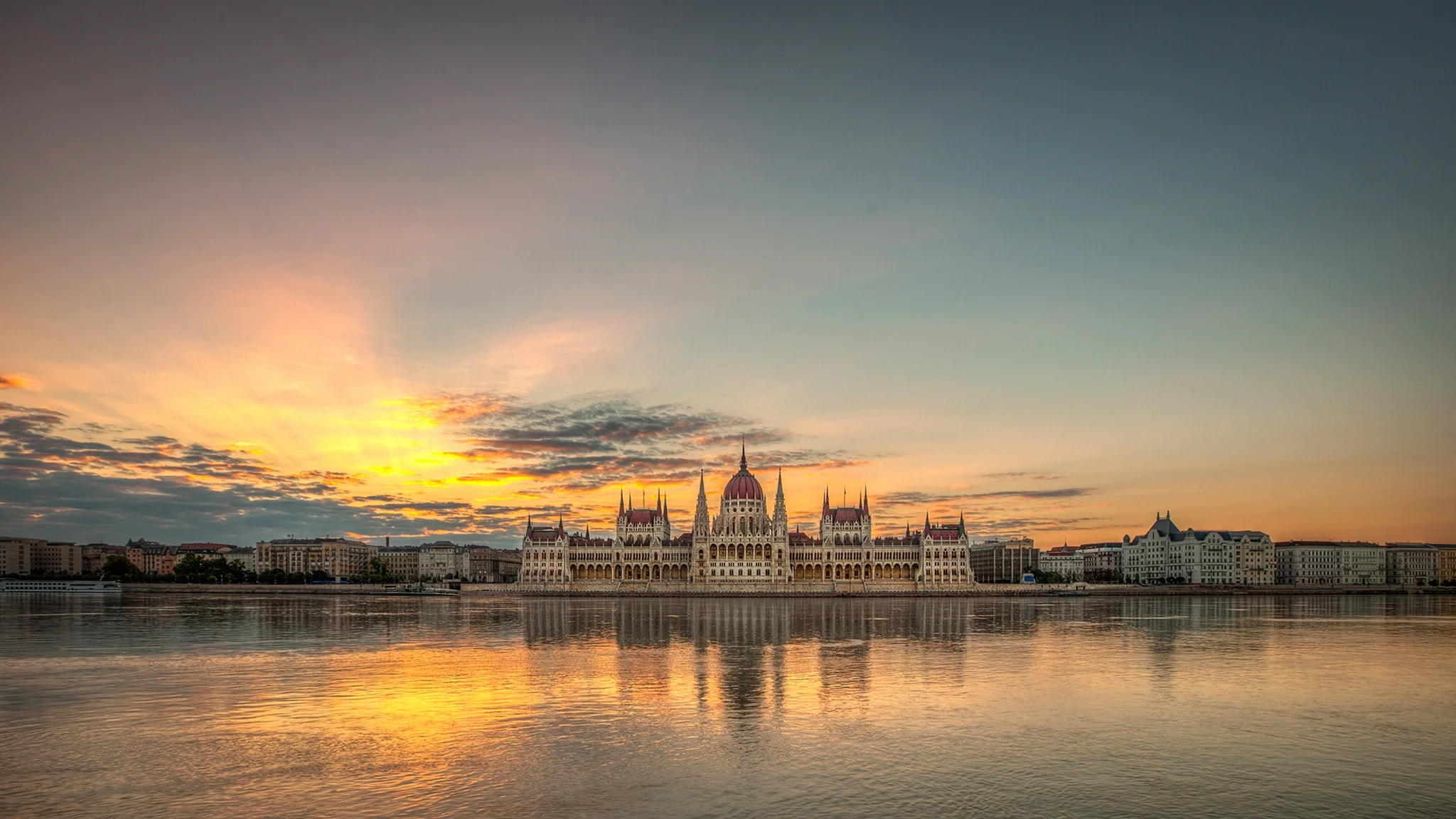 Hungarian Parliament Building, Budapest —  editorial architecture