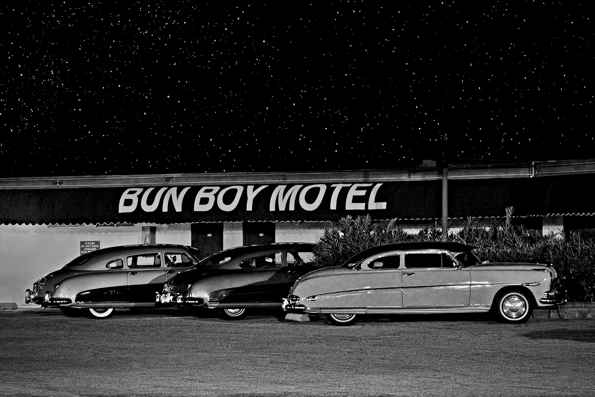 Classic cars lined up at Bun Boy Motel, Nevada — roadside Americana