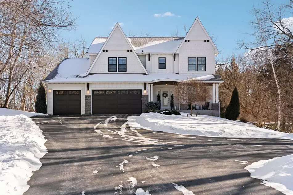 5213 WOODHILL | $1,245,000 | BUYER REPRESENTATION