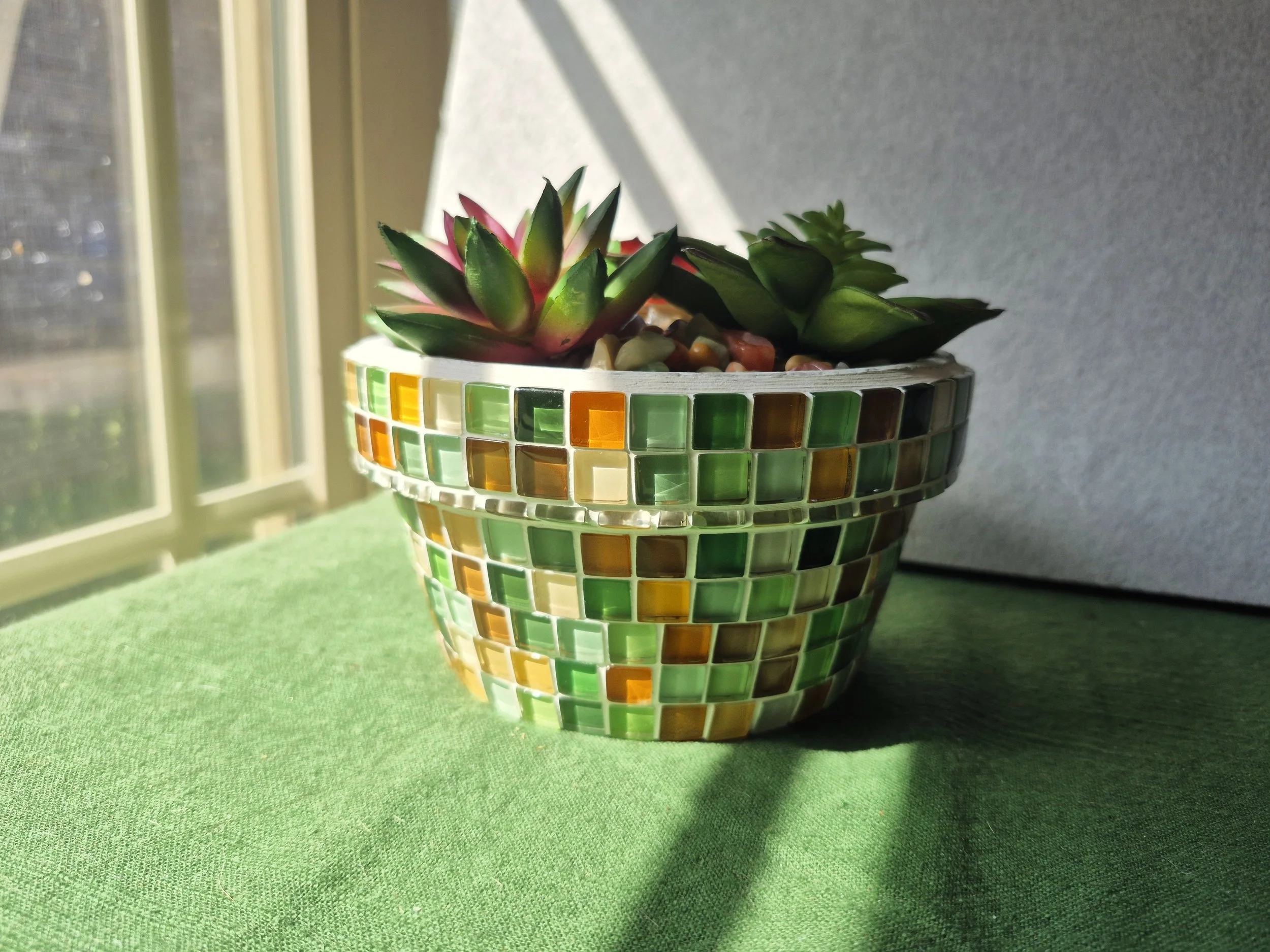 Terra Moss Planter (Medium)
