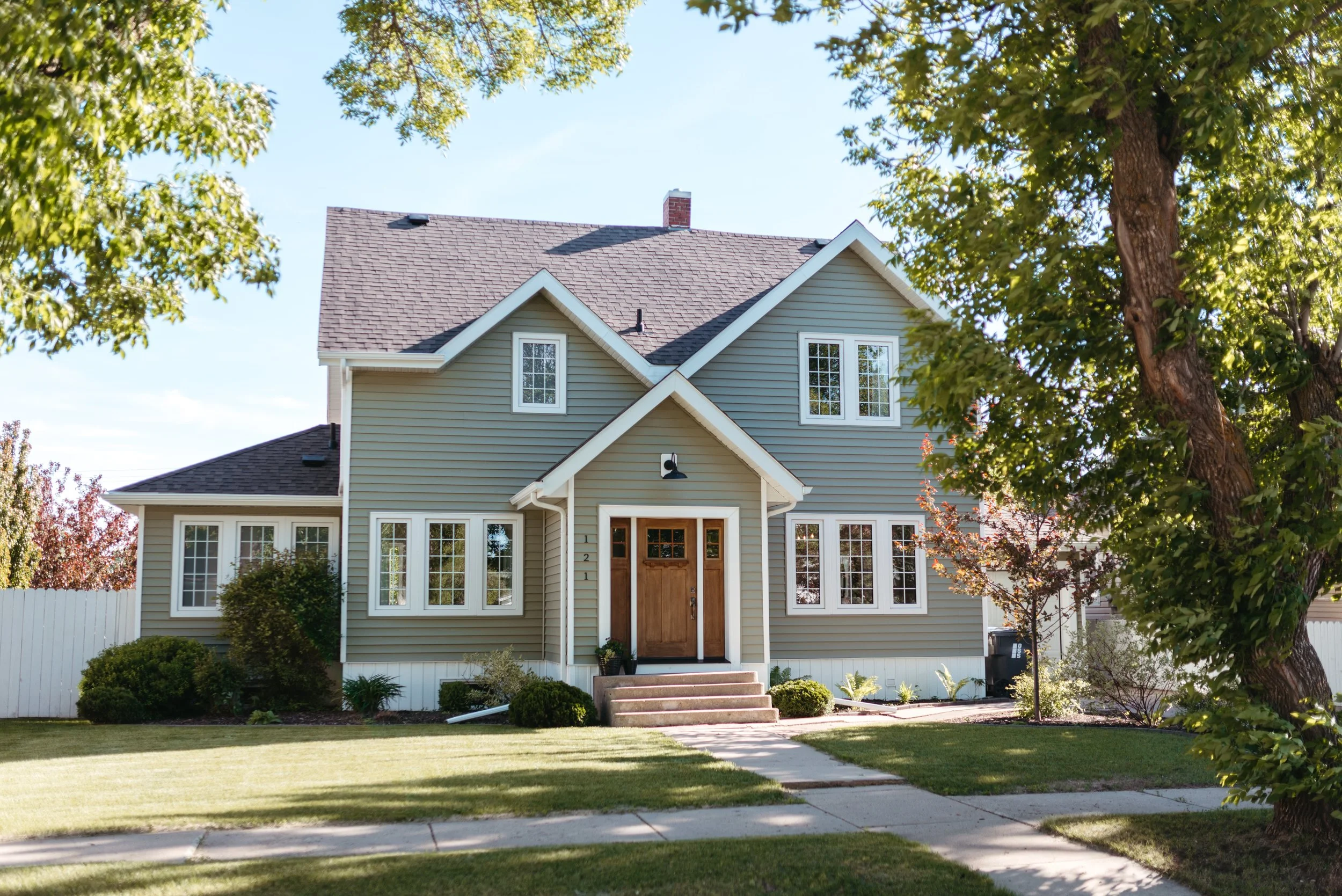 Interior Designer serving Southeast Saskatchewan. Interior & Exterior renovations and new builds.