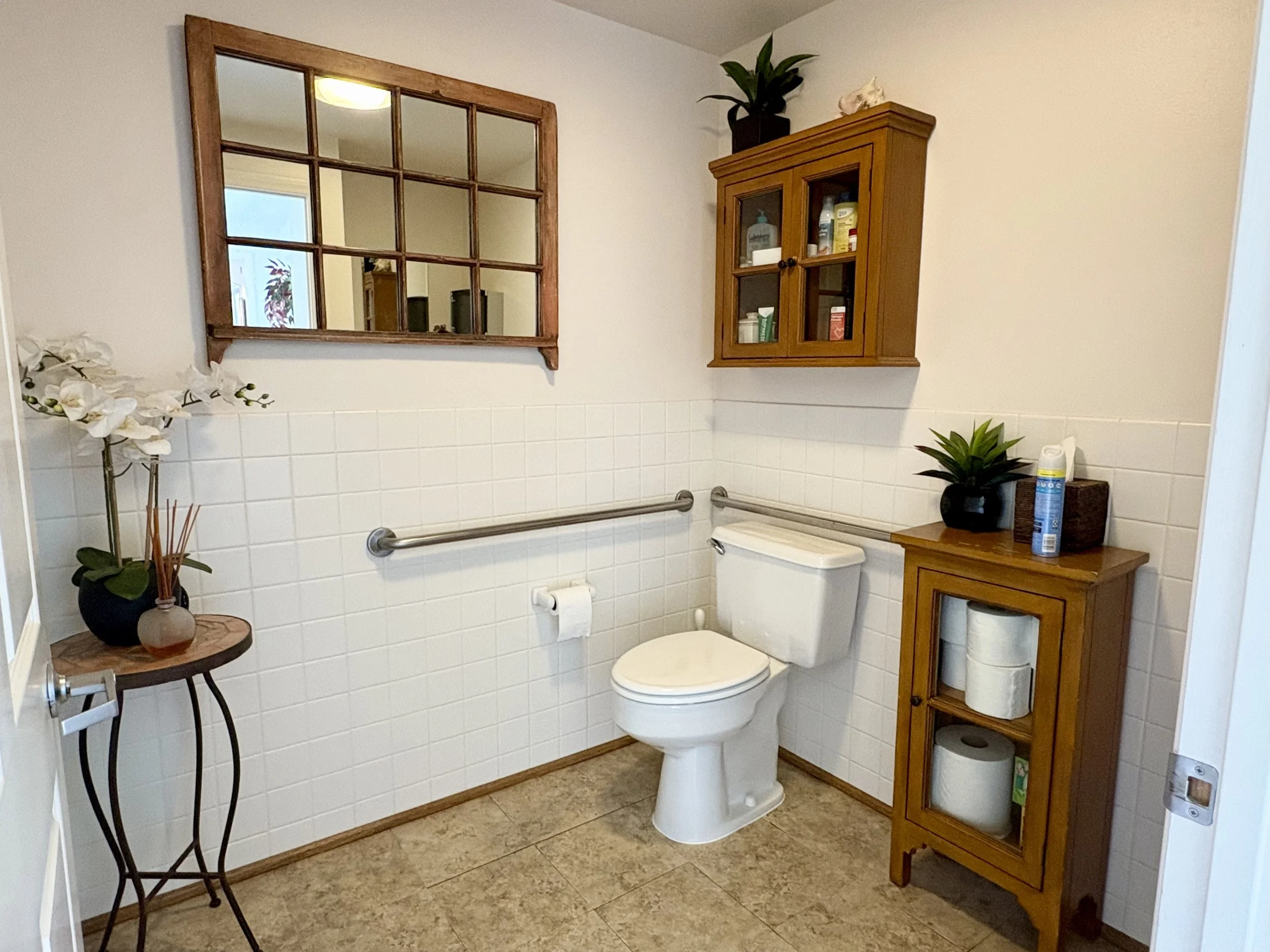 bathroom 1.jpg