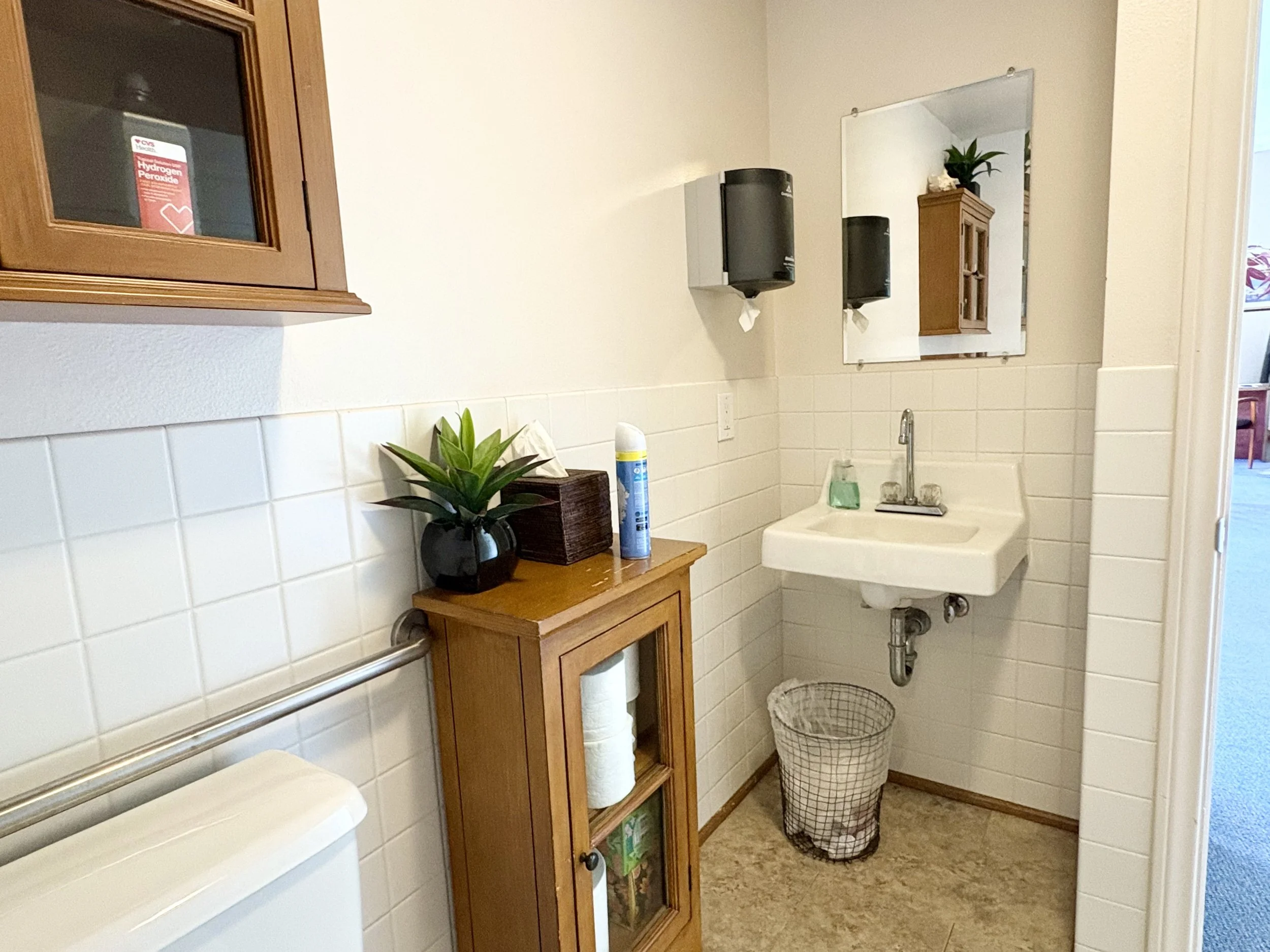 bathroom 2.jpg