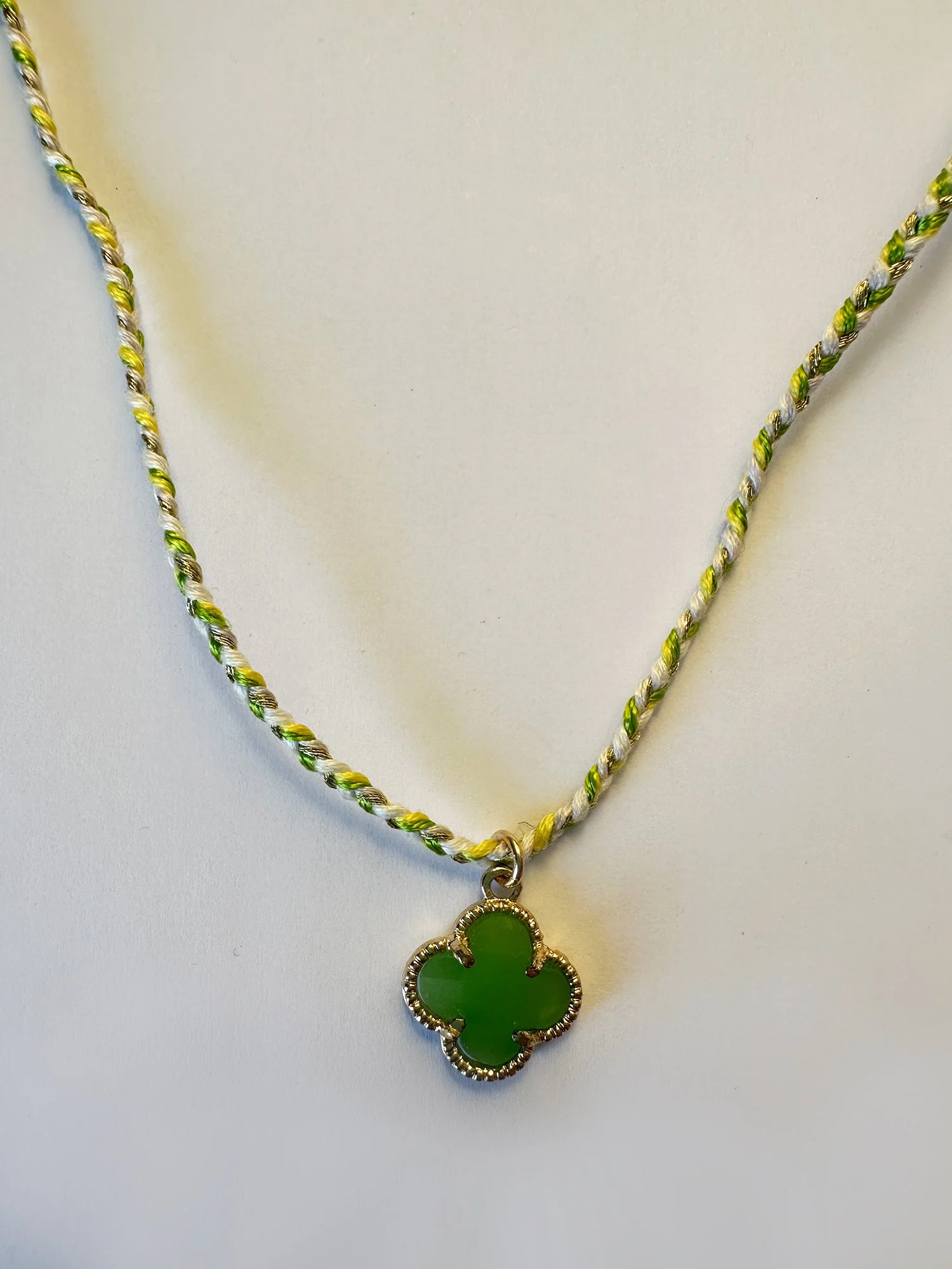 Green-Clover-Neecklace-4.jpg