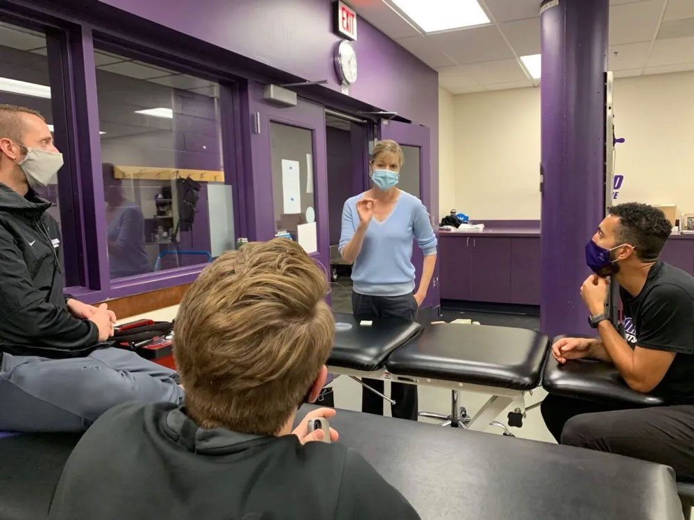 Tracy Thorne teaching athletic trainers in a clinical treatment room.
