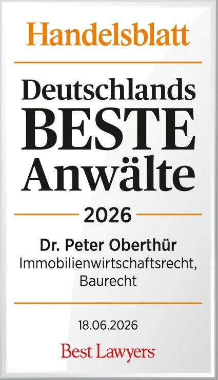 Titelblatt eines Preisetiketts, das 'Handelsblatt Deutschland's Beste Anwälte 2026' nennt, mit einem Porträtbild eines Mannes, namens Dr. Peter Oberthür, Fachgebiet Immobilienwirtschaftsrecht und Baurecht, Ausstellungsdatum 18.06.2026, veröffentlicht von 'Best Lawyers'.