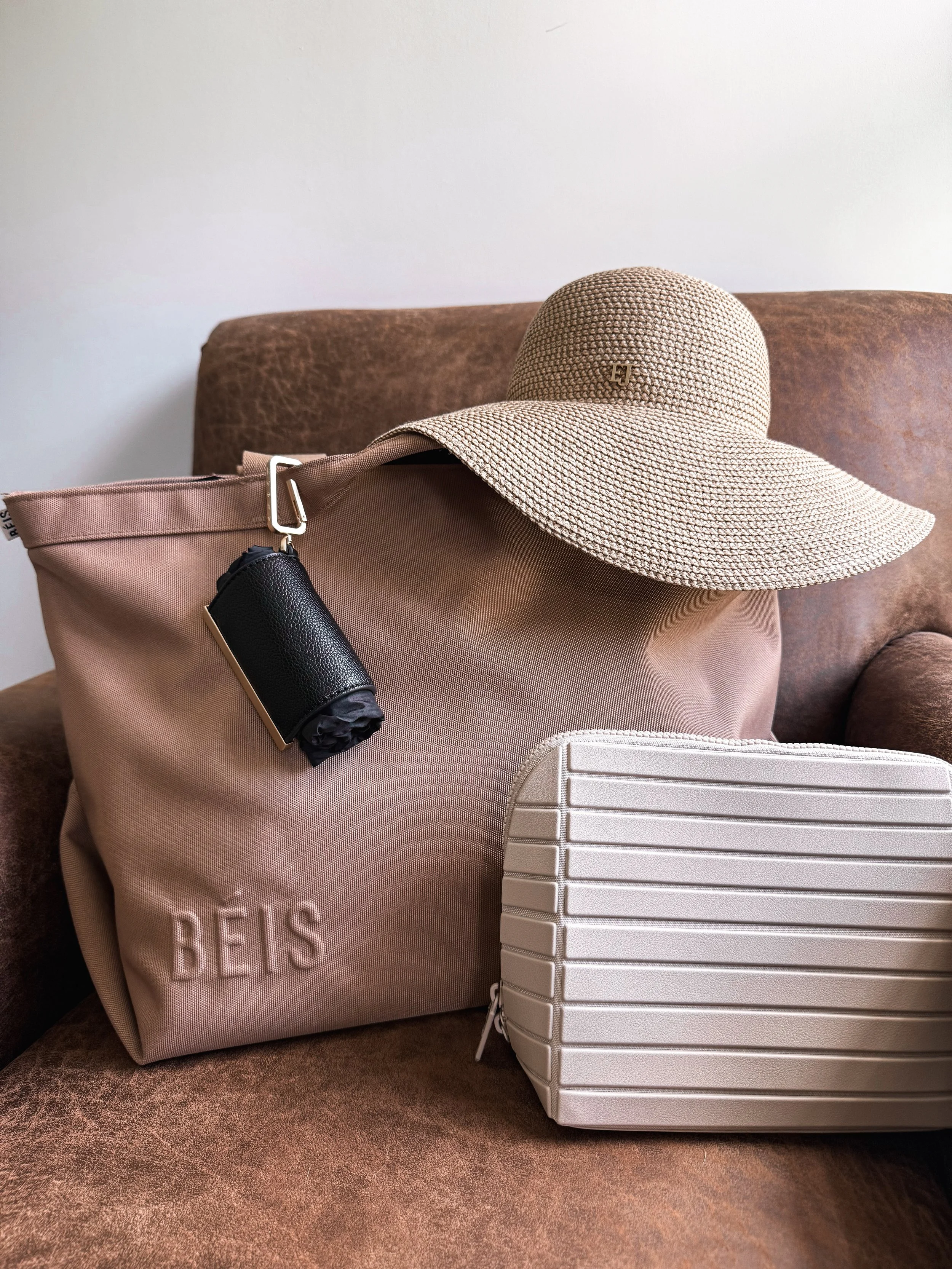Beis Tote Bag, Eric Javits Sun Hat, Toiletry Bag, Keote, Luxury Travel, Travel Accessories, Beis Travel, Beis Luggage