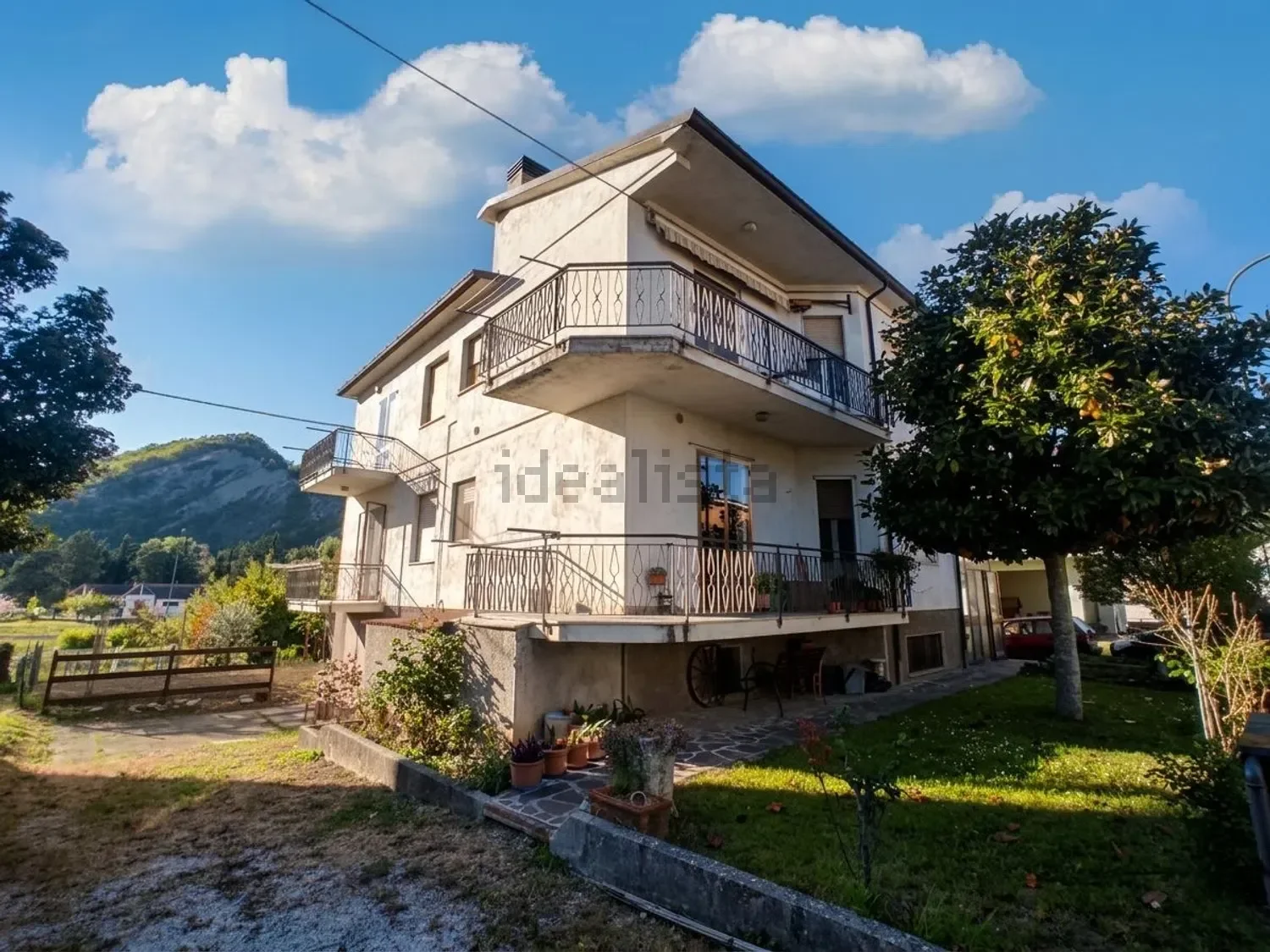803801404.webp
