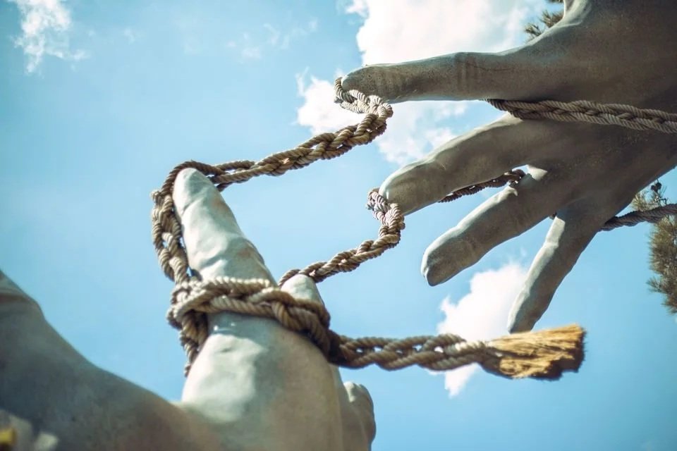 statue hands holding rope