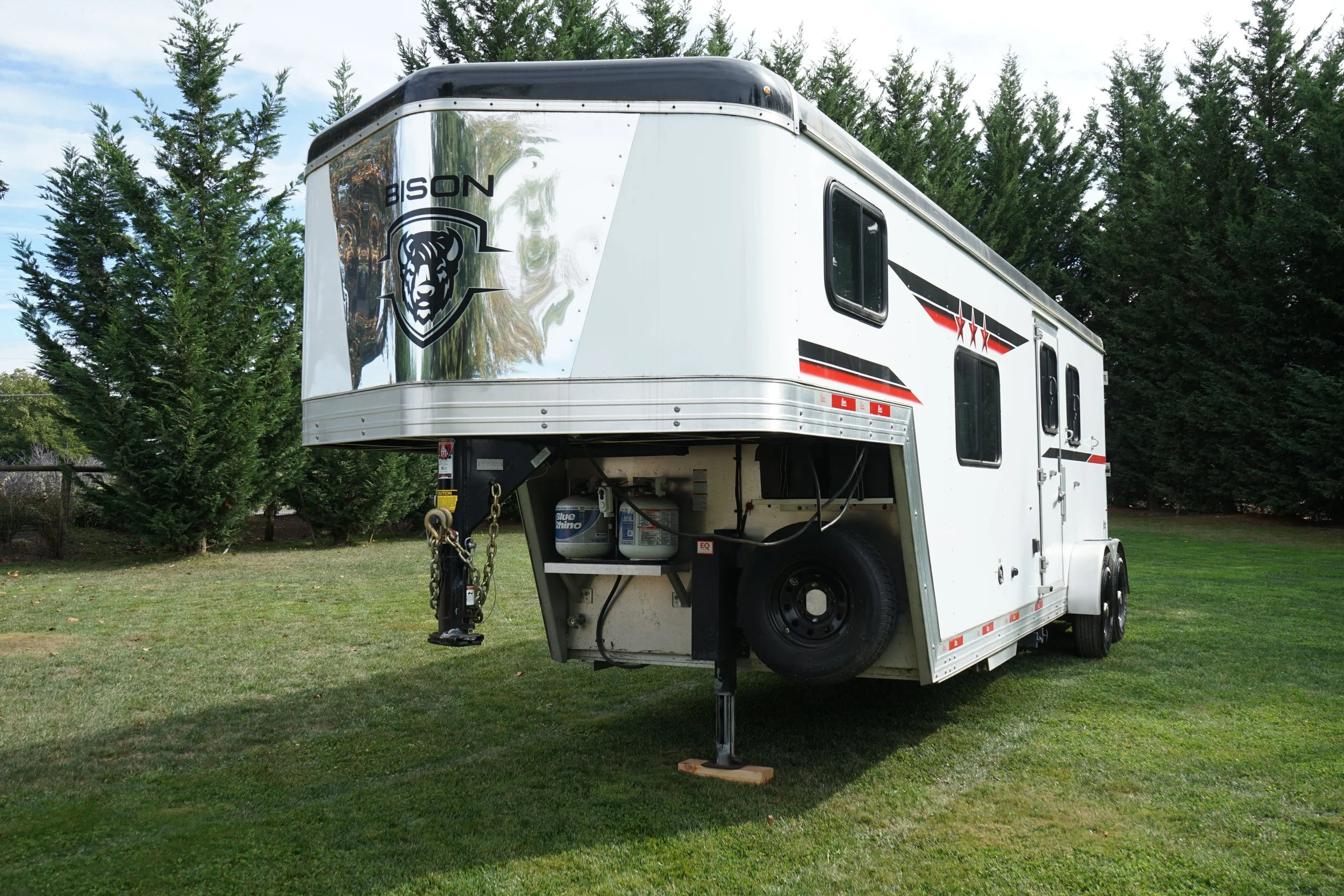 2022 Bison Silverado 2 Horse Living Quarters