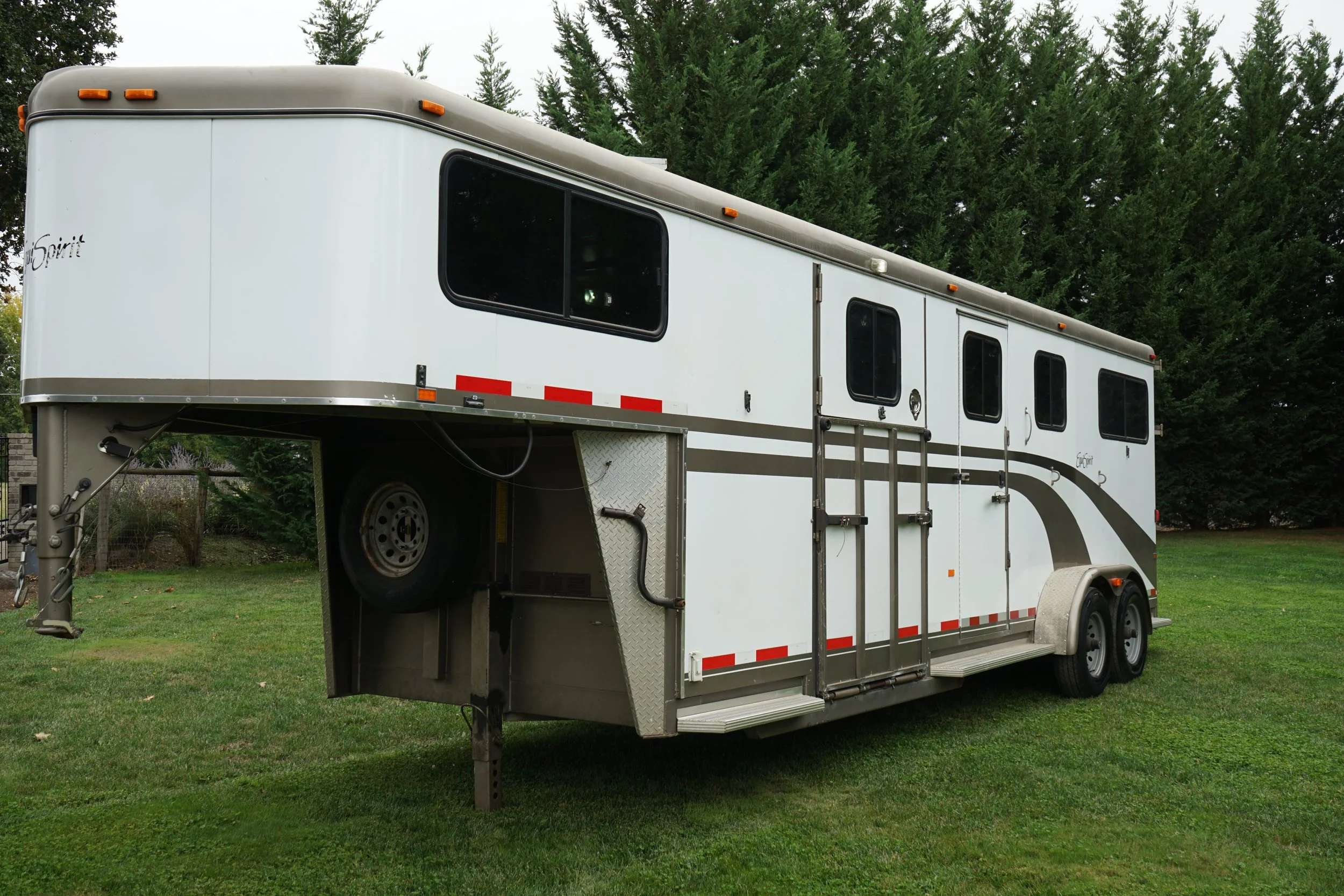 2003 EquiSpirit XXL 3H 2+1 Warmblood Horse Trailer – Box Stall