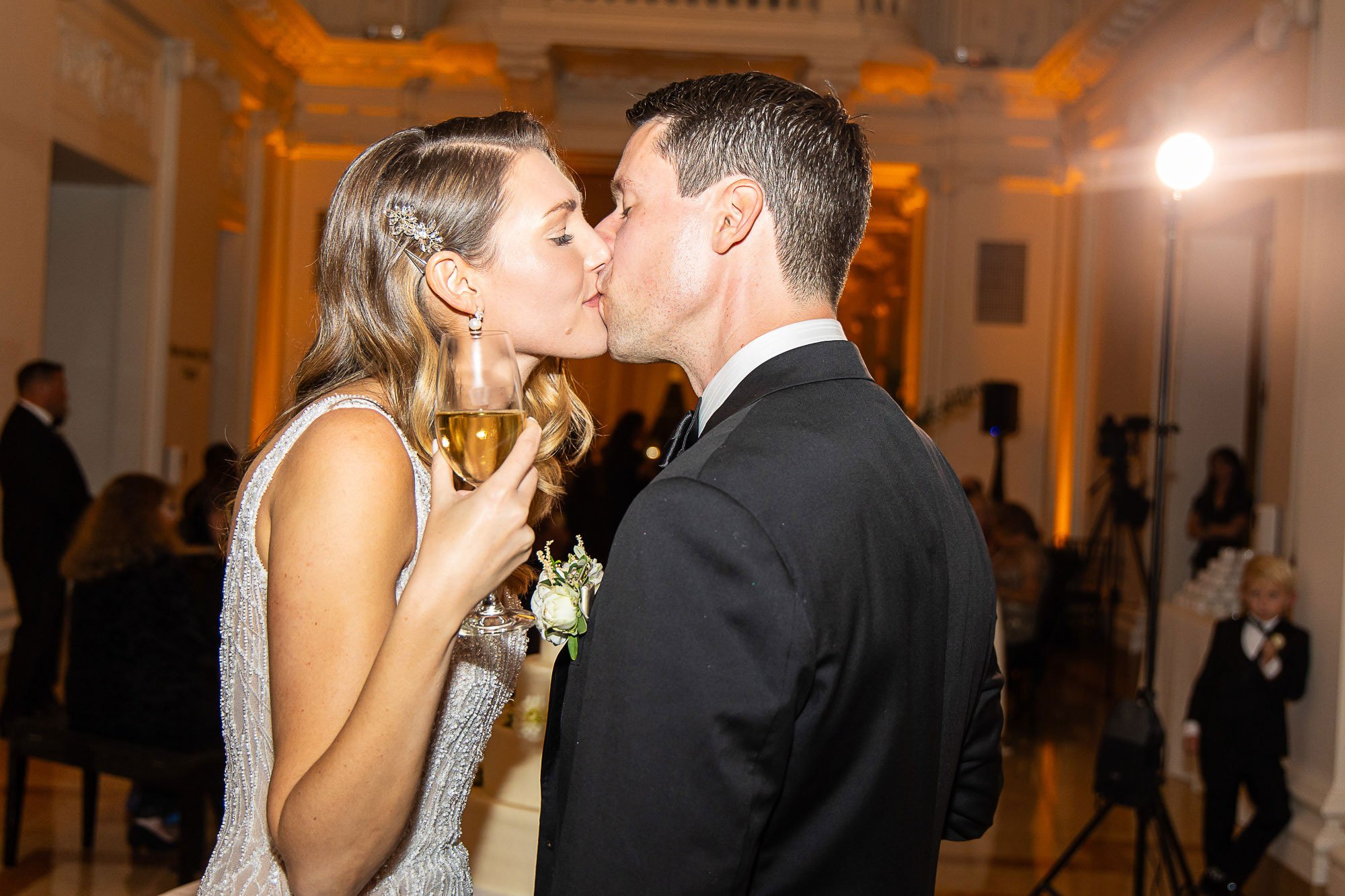 james-leary-flood-mansion-wedding-san-francsico-bride-groom-kiss.jpg