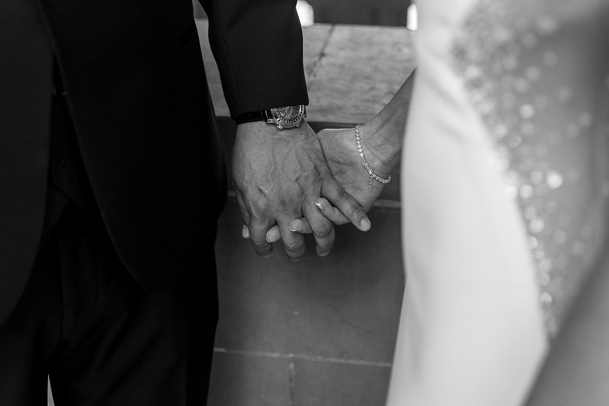 san-francisco-city-hall-wedding-bride-groom-portrait-hands.jpg