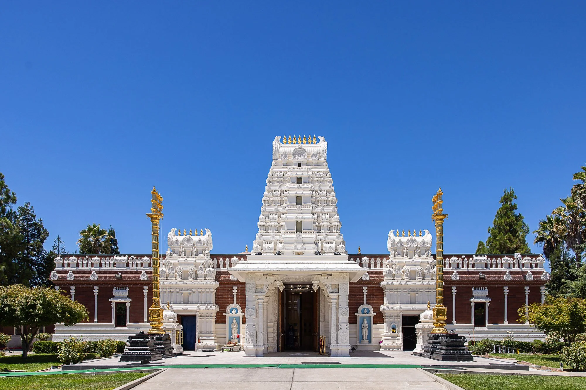 shiva-vishnu-temple-indian-wedding-ceremony-02.jpg