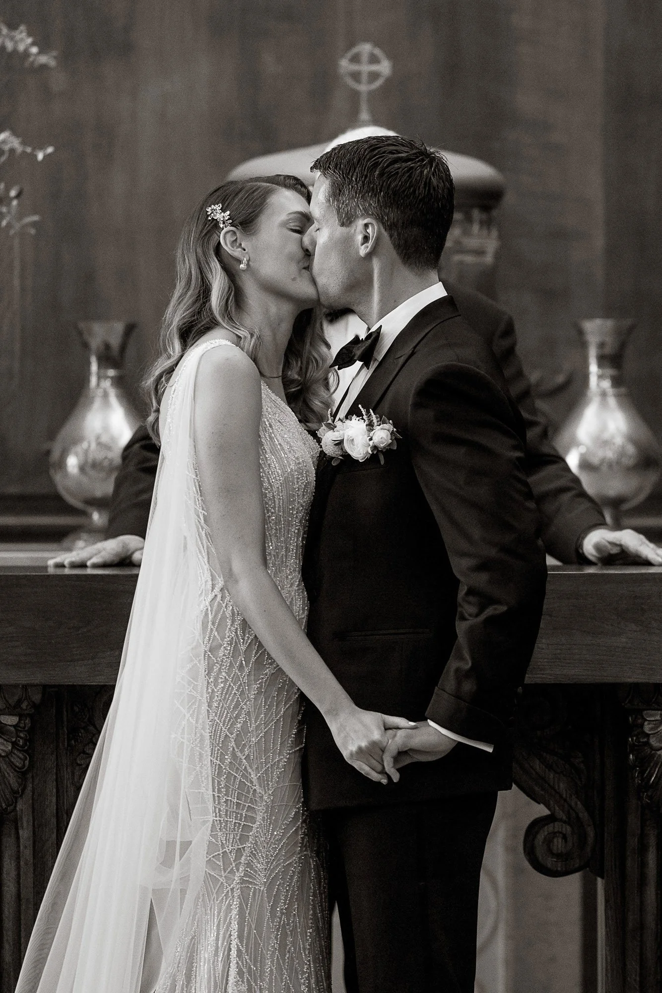 james-leary-flood-mansion-wedding-san-francsico-first-kiss.jpg