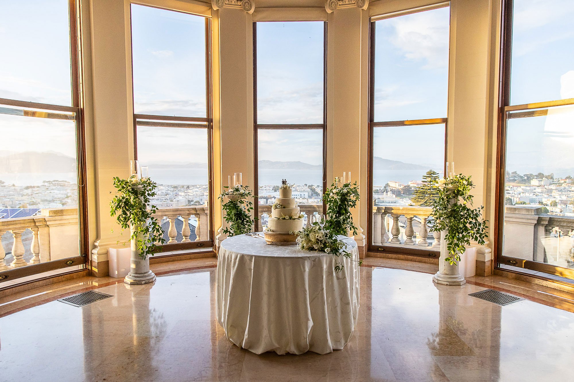 james-leary-flood-mansion-wedding-san-francsico-wedding-decor-cake.jpg