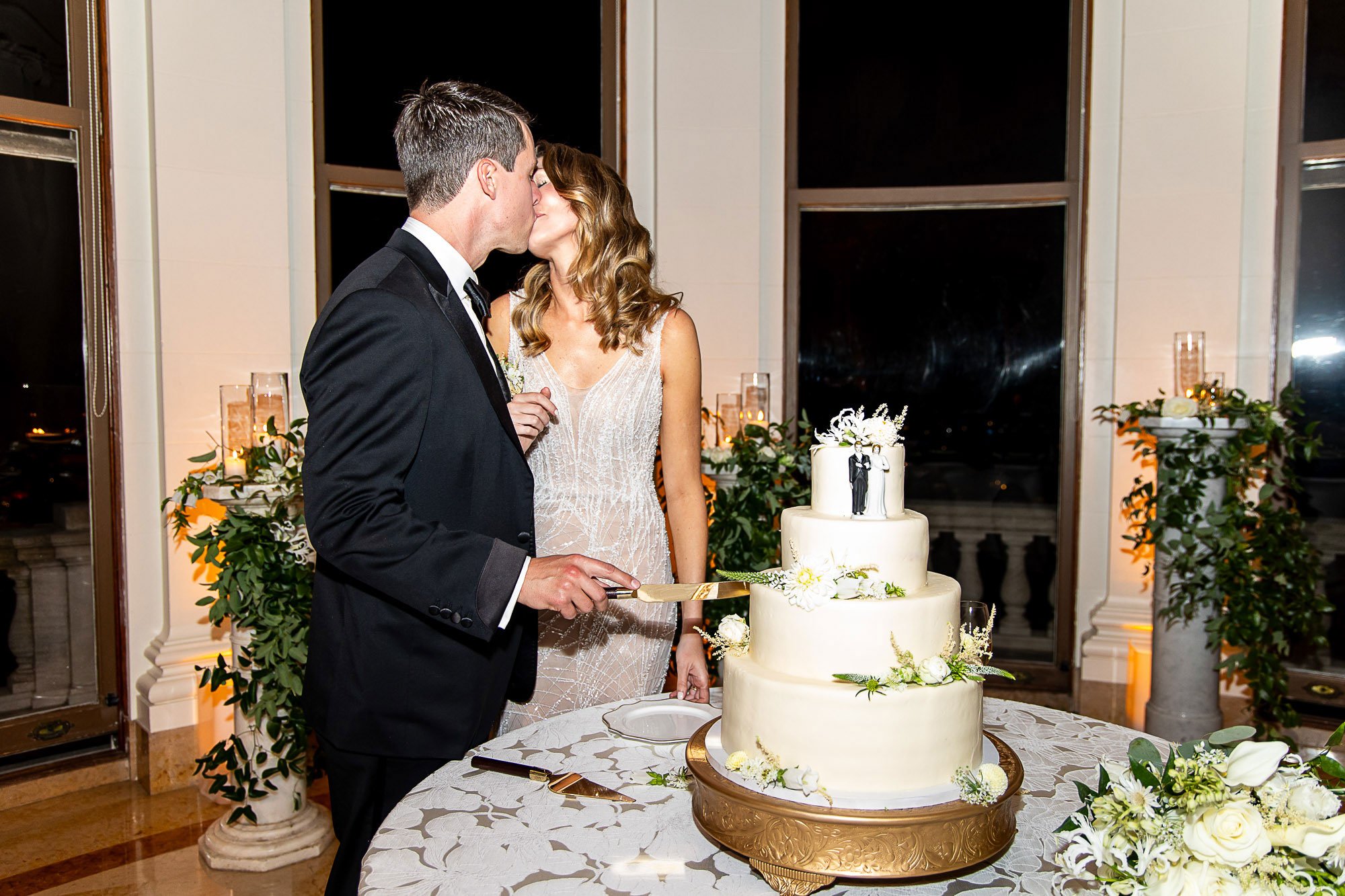 james-leary-flood-mansion-wedding-san-francsico-cake-cutting.jpg