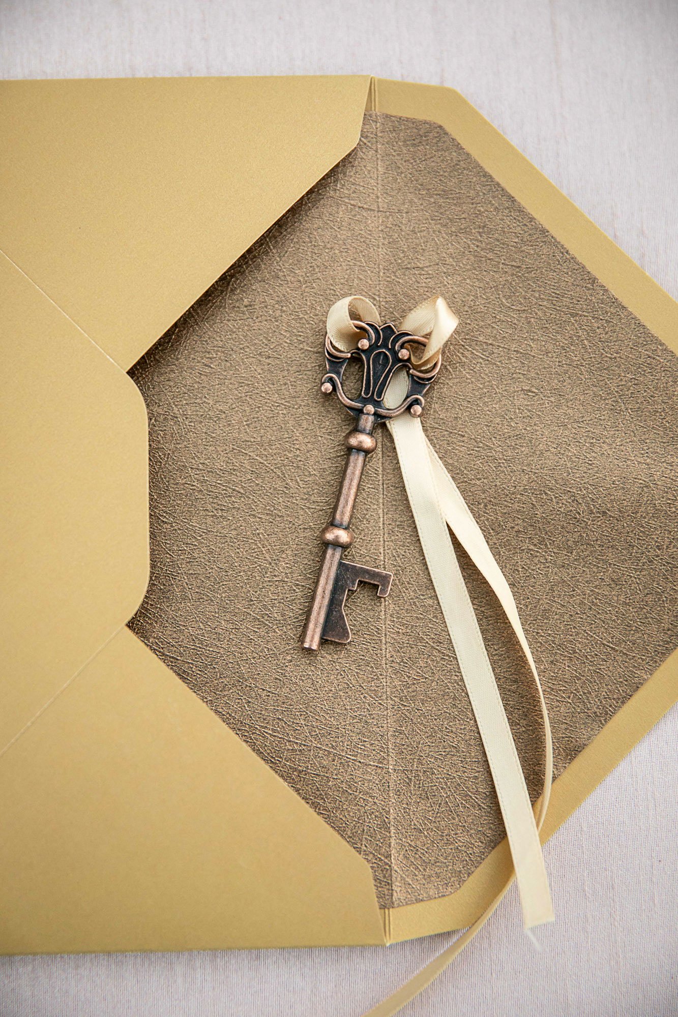 filoli-gardens-wedding-invitation-key.jpg