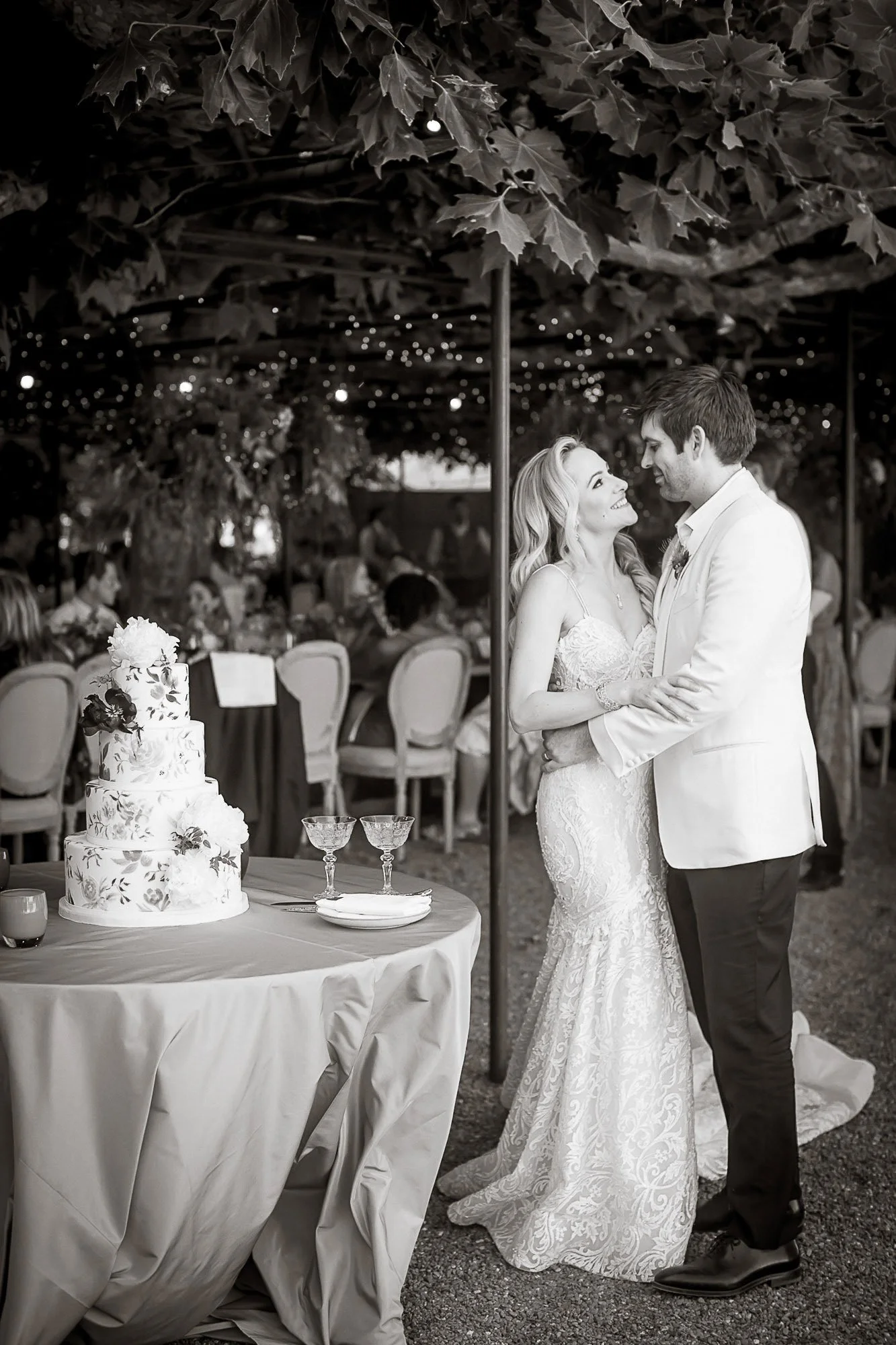 -garden-wedding-cake-cutting-44.jpg
