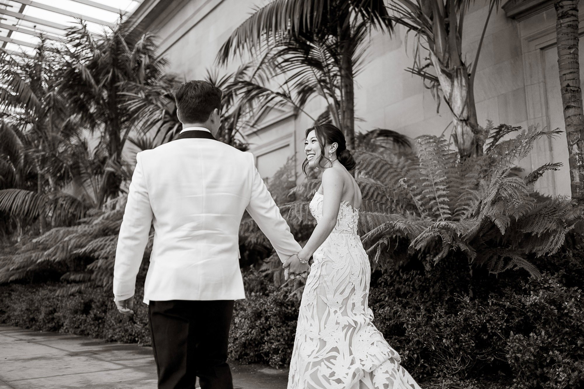 tara-arrowood-academy-of-sciences-bride-and-groom-portrait-black-and-white.jpg