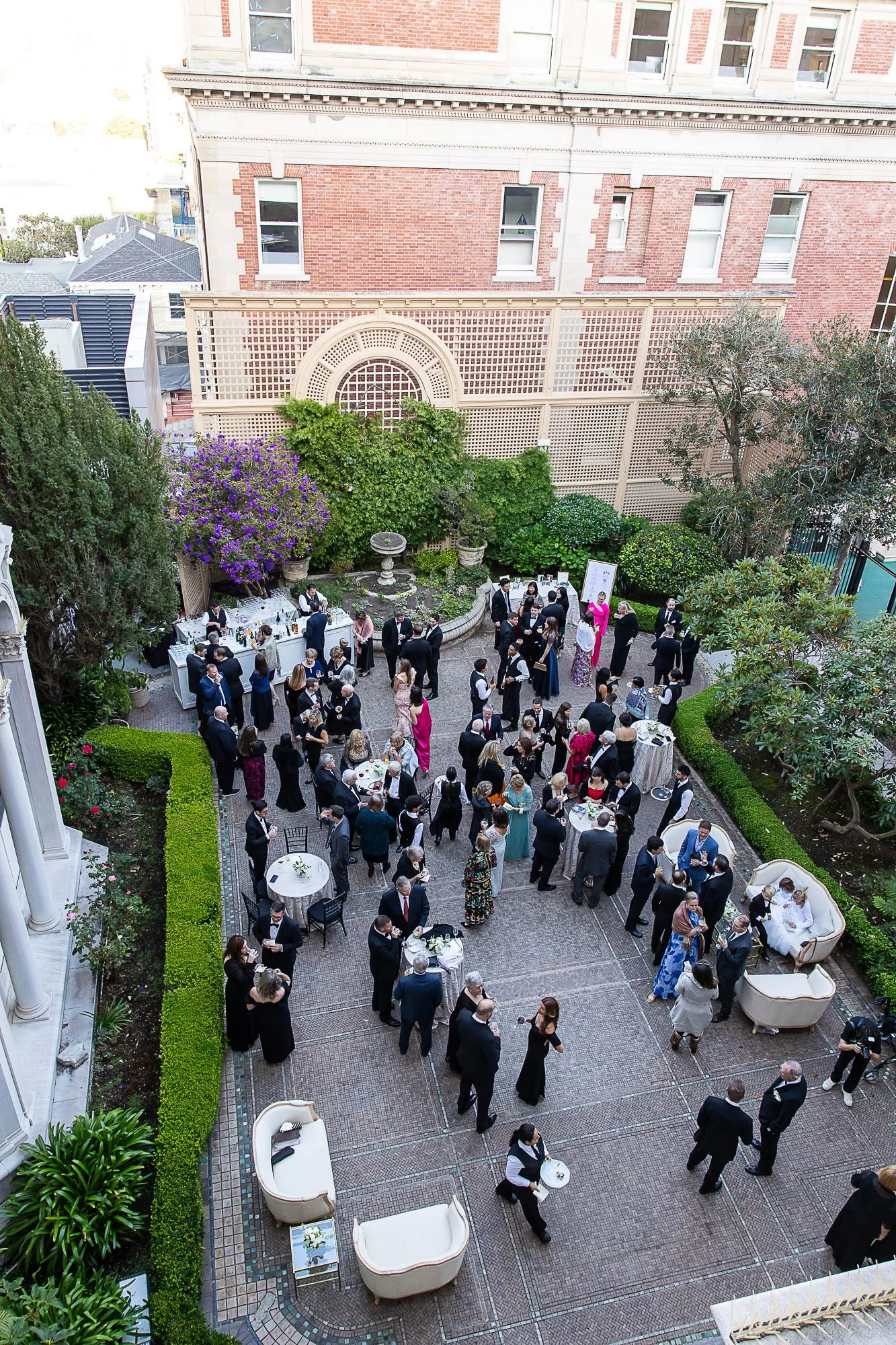 james-leary-flood-mansion-wedding-san-francsico-outside-reception.jpg