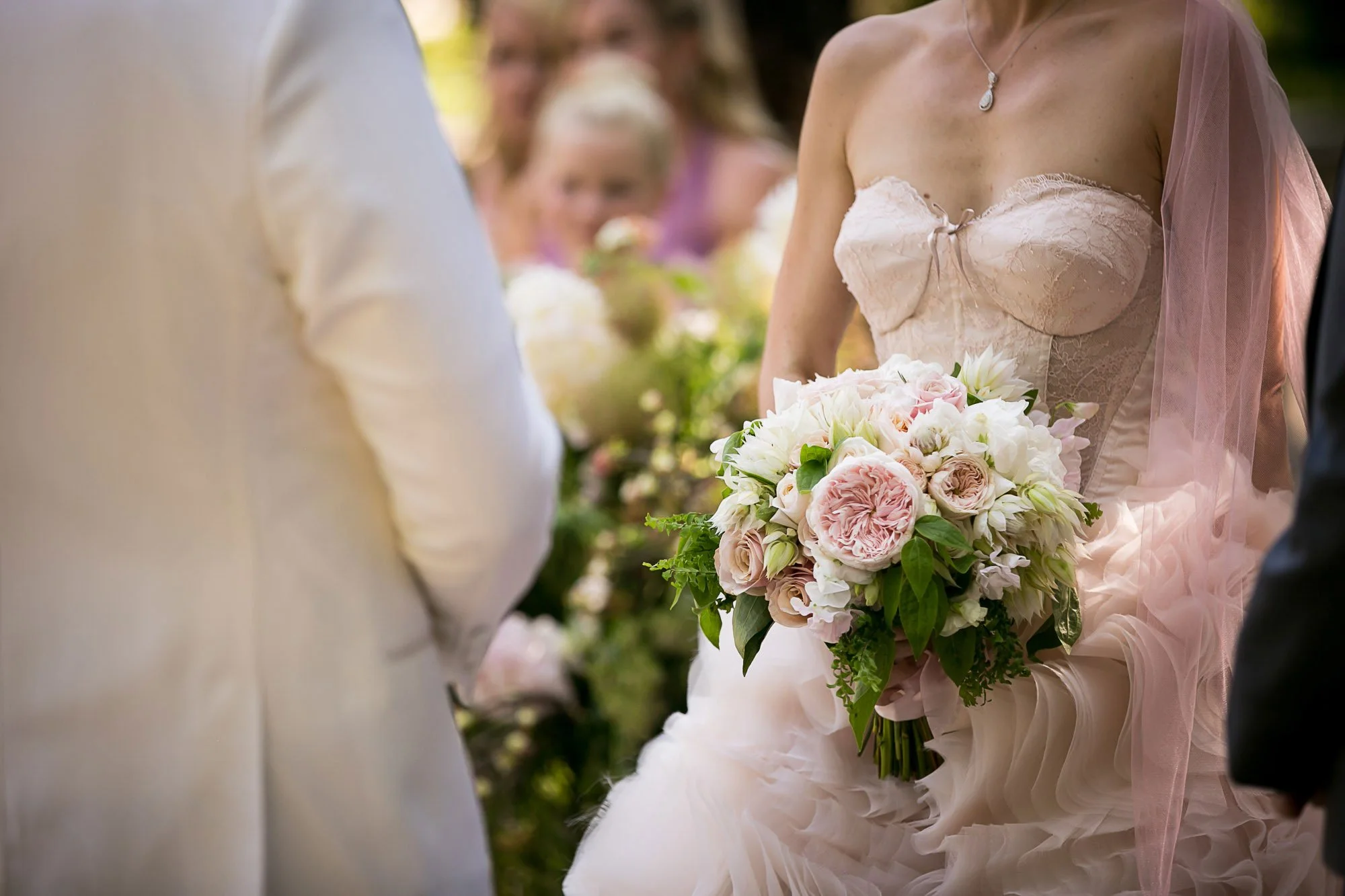 beaulieu-garden-wedding-bride-bouquet-20.jpg