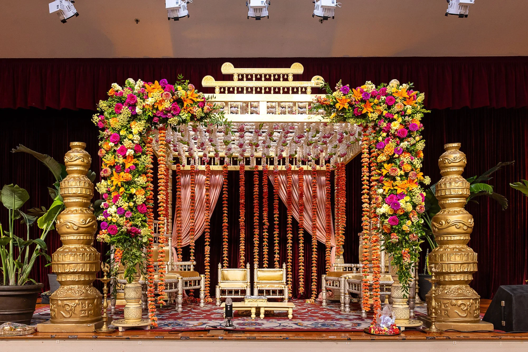shiva-vishnu-temple-indian-wedding-ceremony-09.jpg