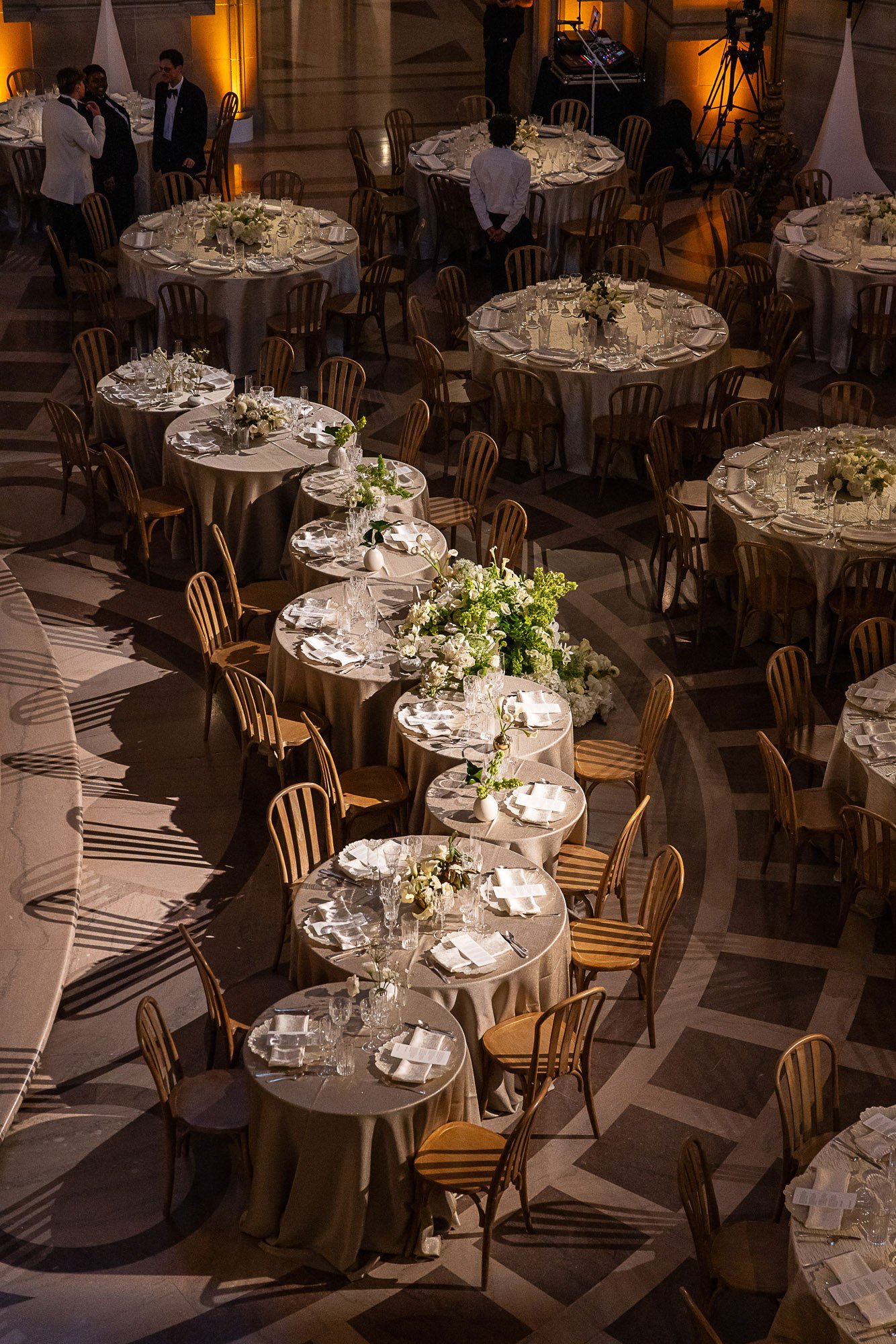 san-francisco-city-hall-wedding-reception-head-table-decor.jpg