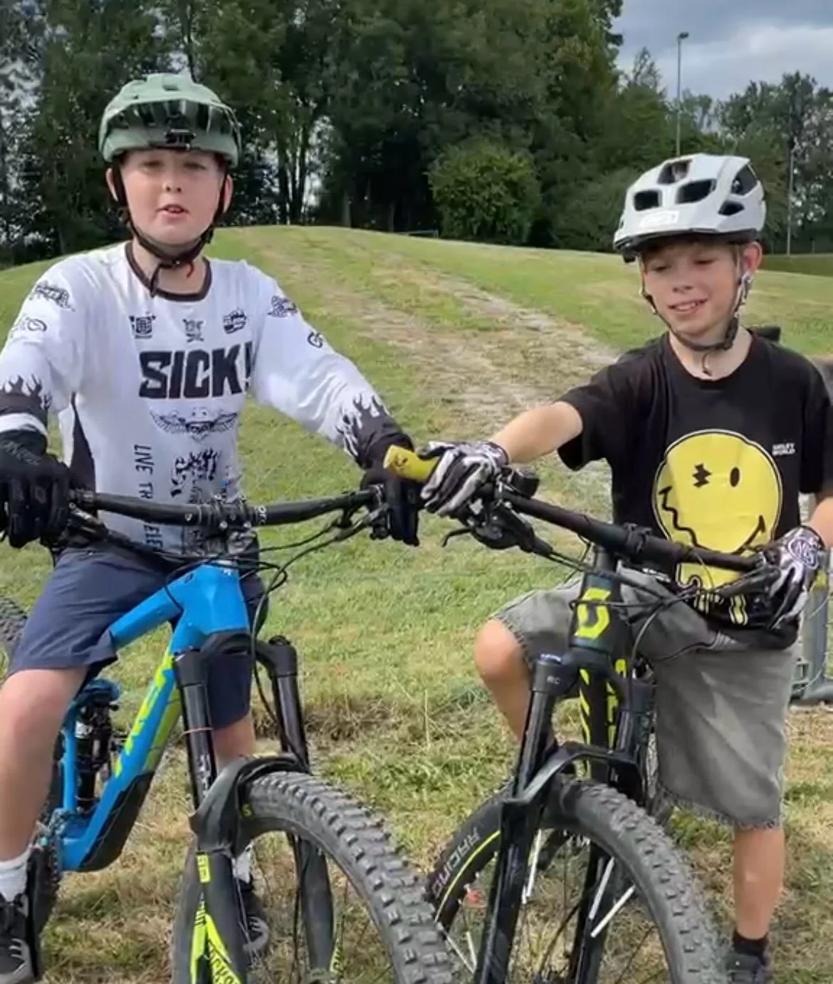 Die Kids sind einfach so hart motiviert. 💪❤️ Richtig stark!! 😍

#pumptrackforfriends #starkvereintunschlagbar