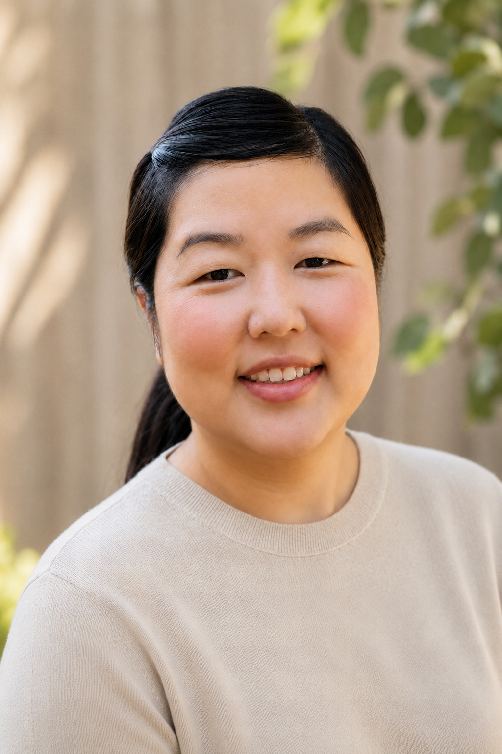 Portrait of Narae Bernabe, LMFT, a Korean American therapist providing therapy in Santa Clarita and virtually throughout California.