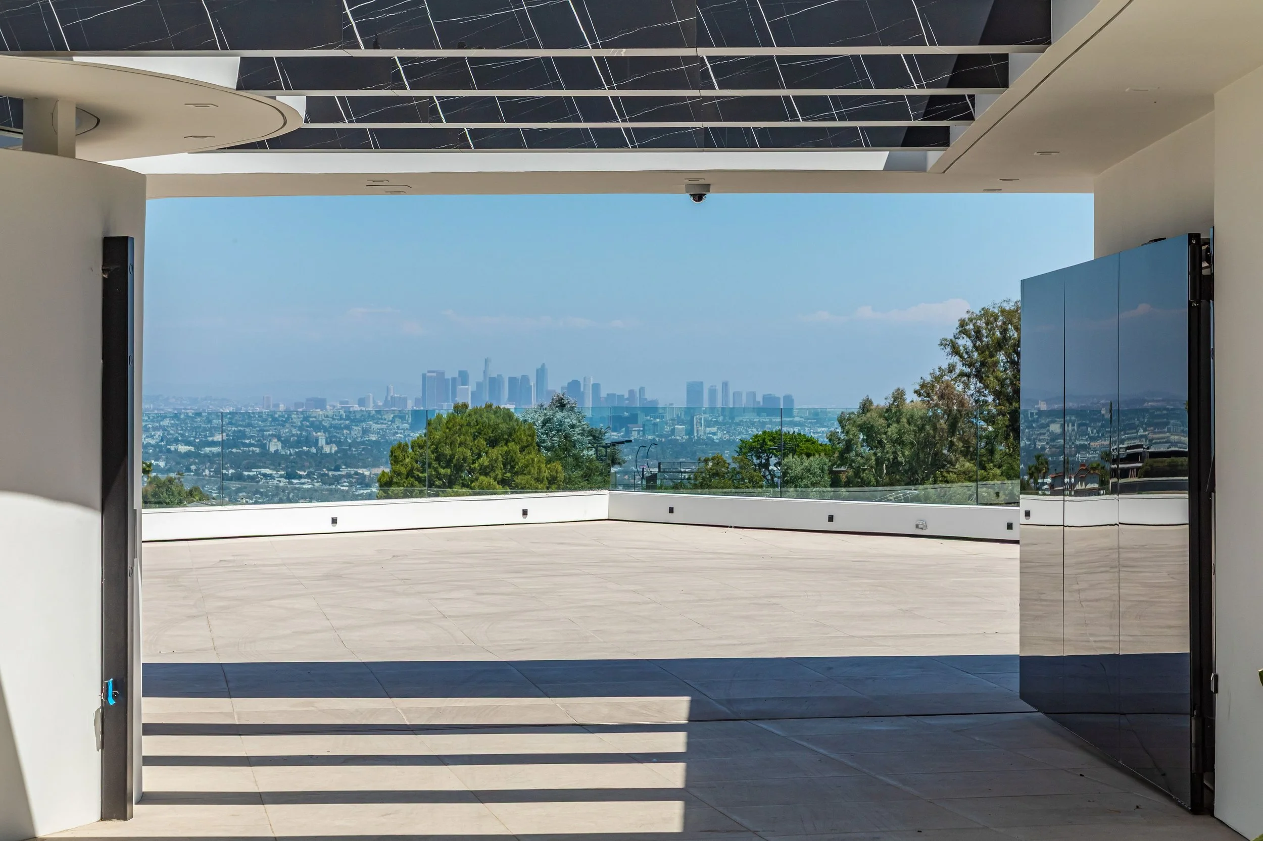 3 9364BeverlyCrestDrive012.jpg