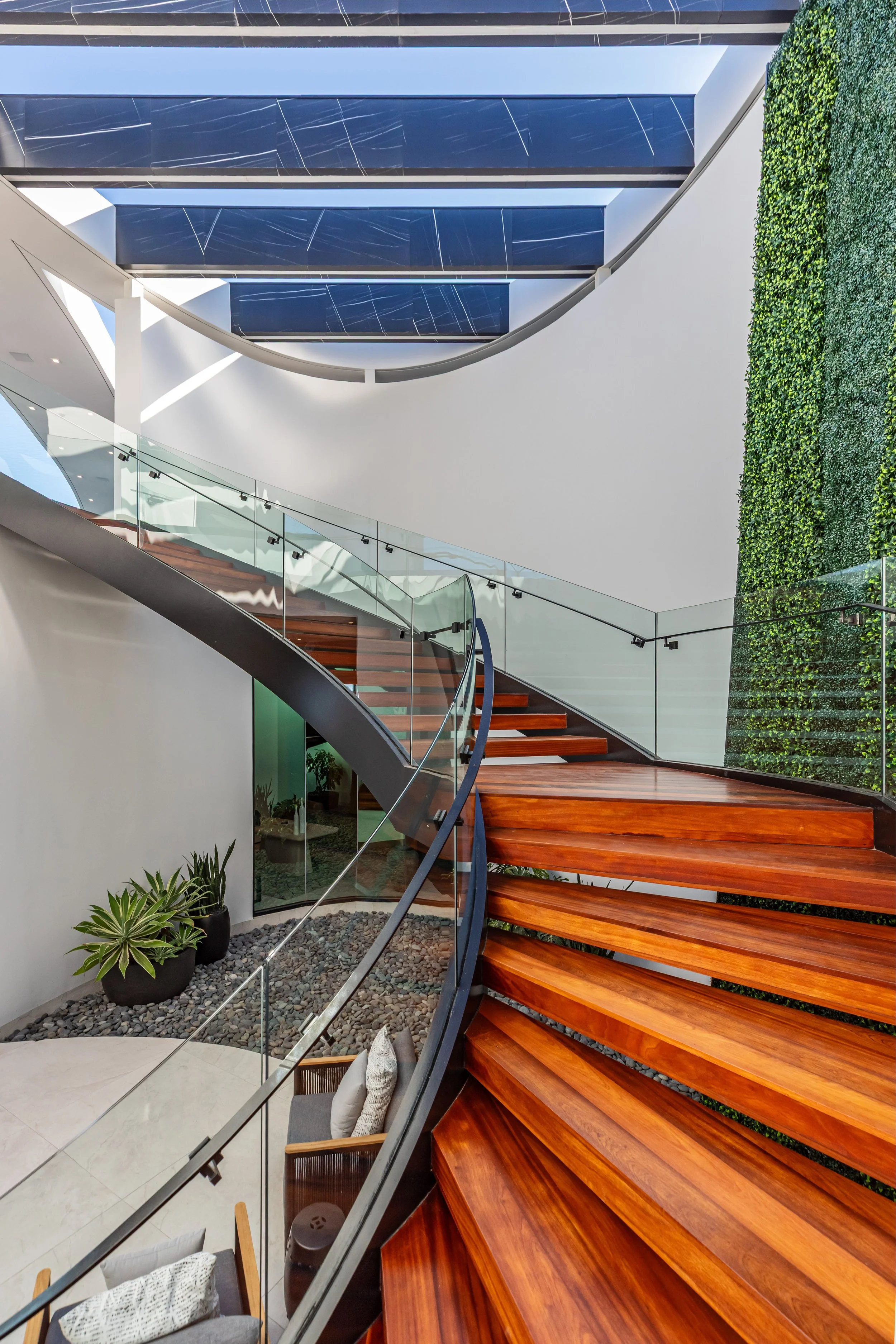 4 9364BeverlyCrestDrive065.jpg