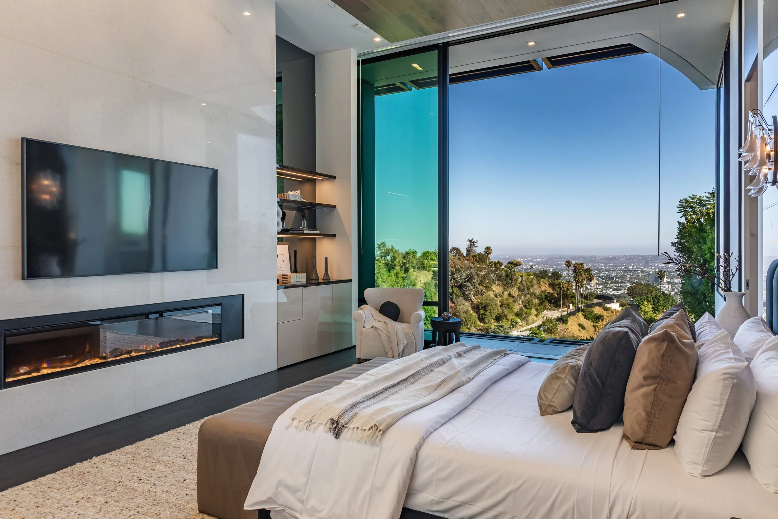 11 9364BeverlyCrestDrive066-PS.jpg