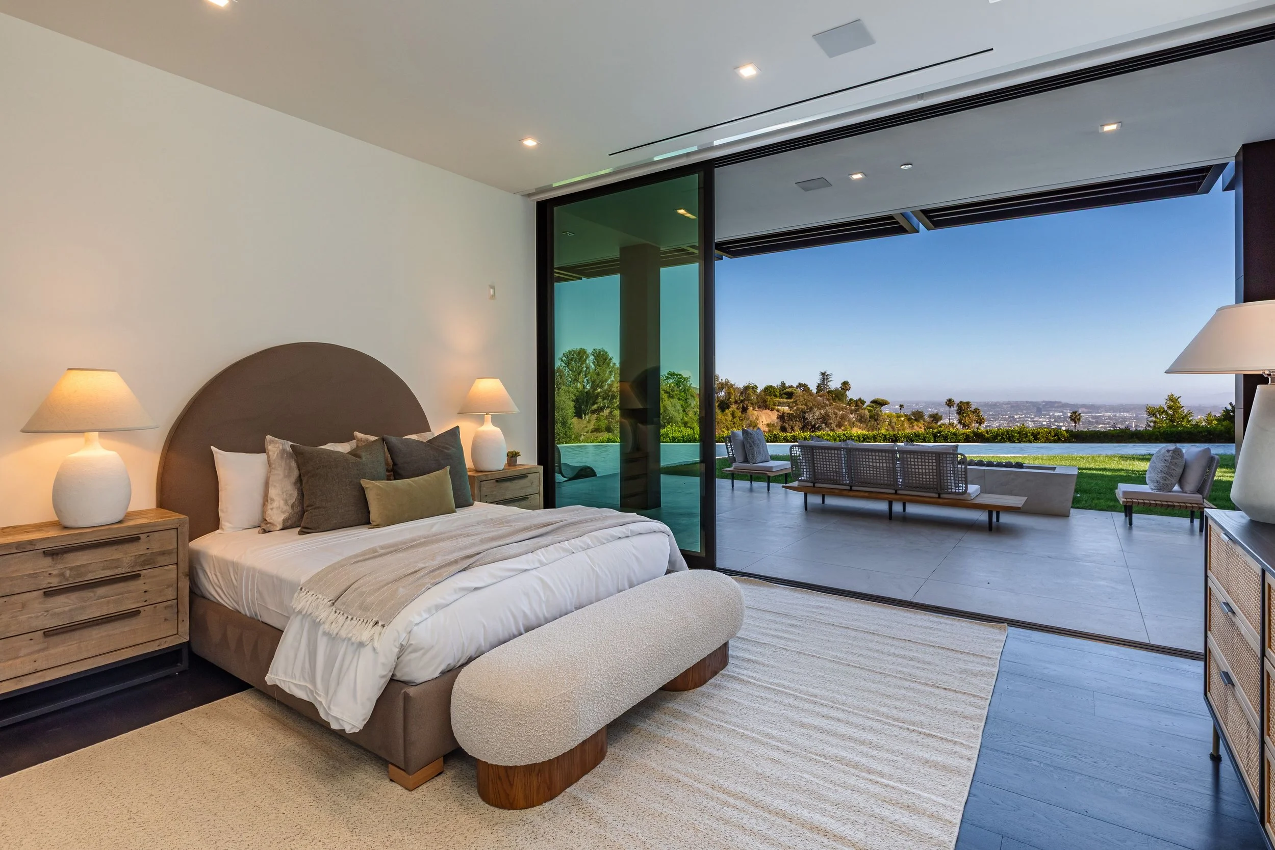 15 9364BeverlyCrestDrive047-PS.jpg