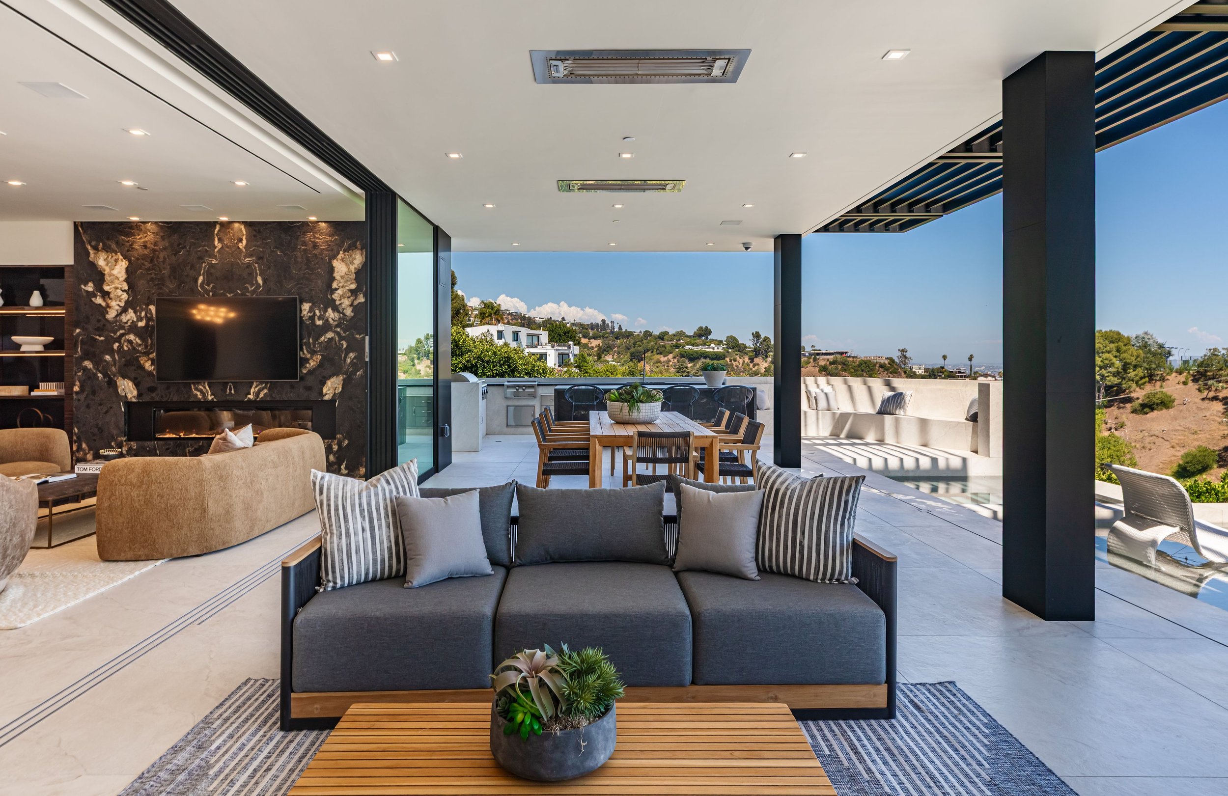 21 9364BeverlyCrestDrive033.jpg