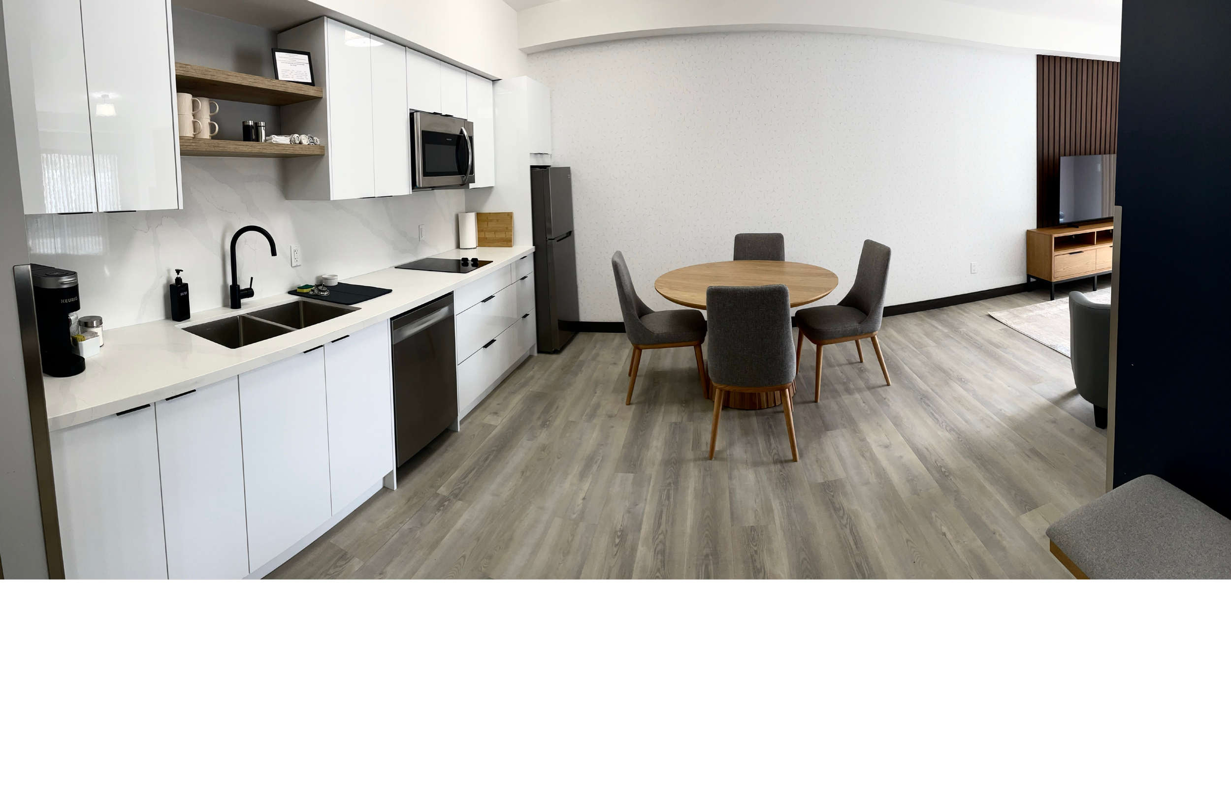 6a6d3653562a1116c74e356f_Lux_Hotel_1.png