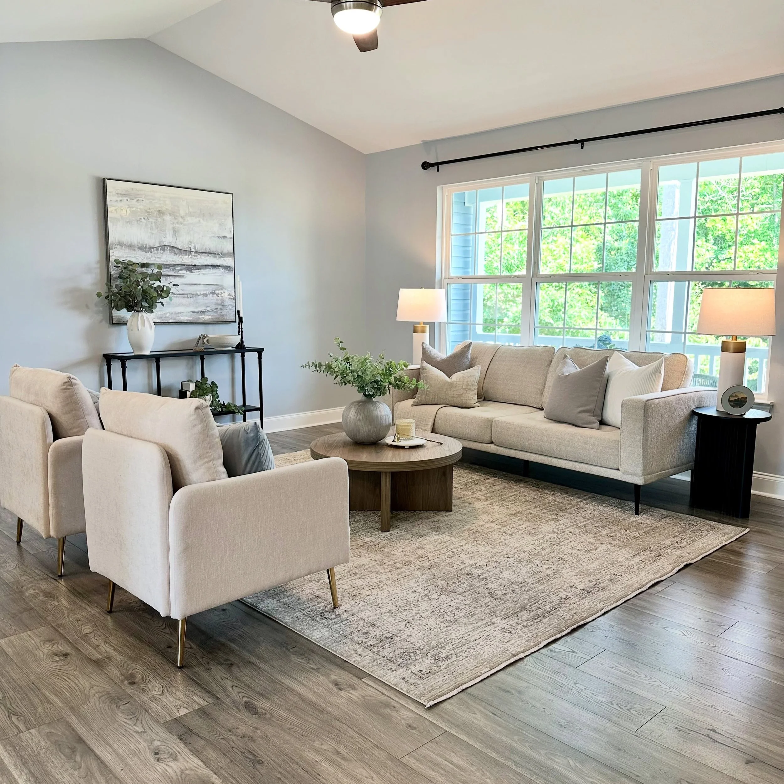 What may seem like before &amp; after photos are actually a glimpse into the expertise behind every design we create✨

Before a single piece of furniture is delivered, each room has been meticulously studied and planned for. Countless furniture layou