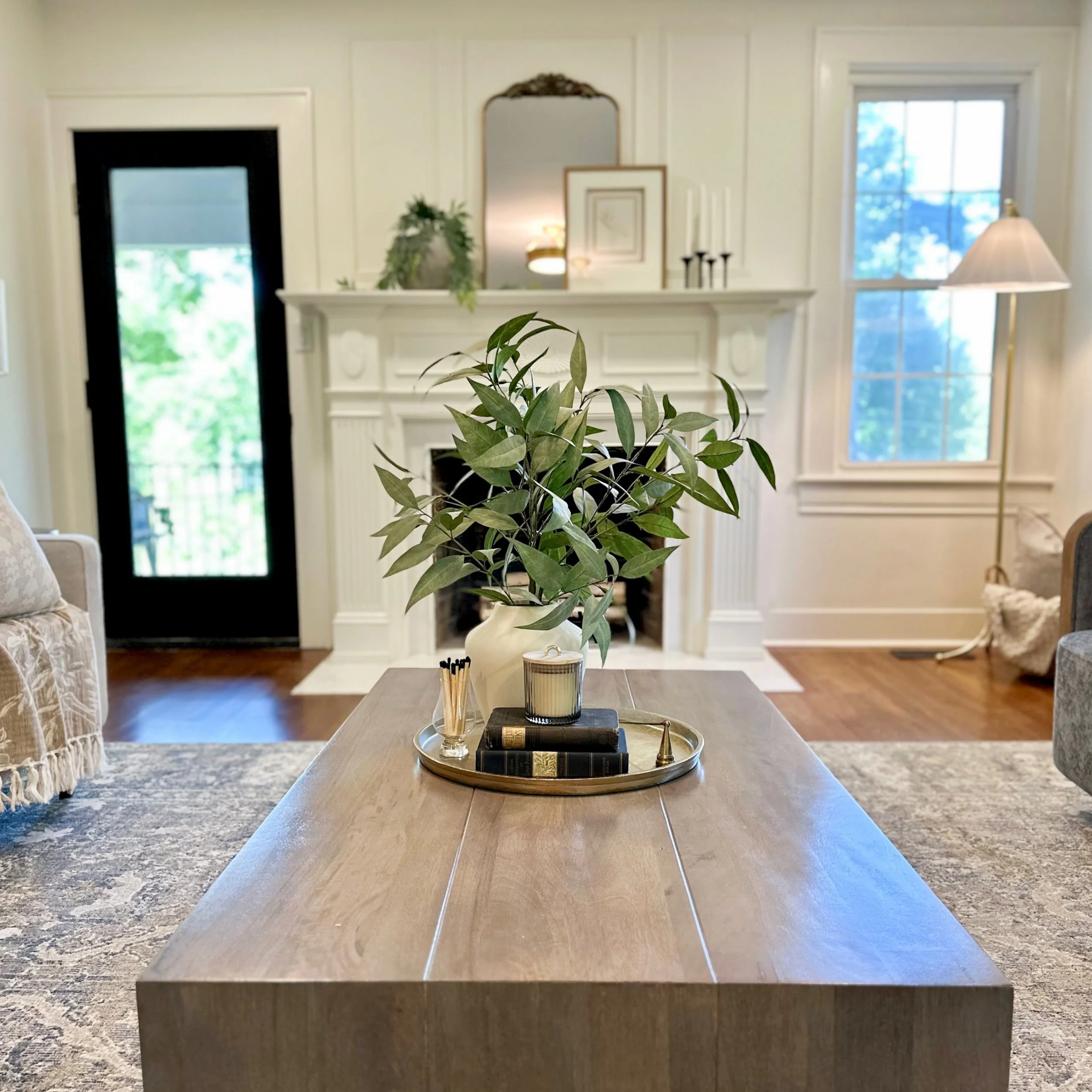 The Coffee Table Edit✨

From layered books and sculptural pieces to greenery and vintage touches, it&rsquo;s all about finding the right balance. We truly believe the smallest details are what pull the entire room together. 

#homestaging #interiorst