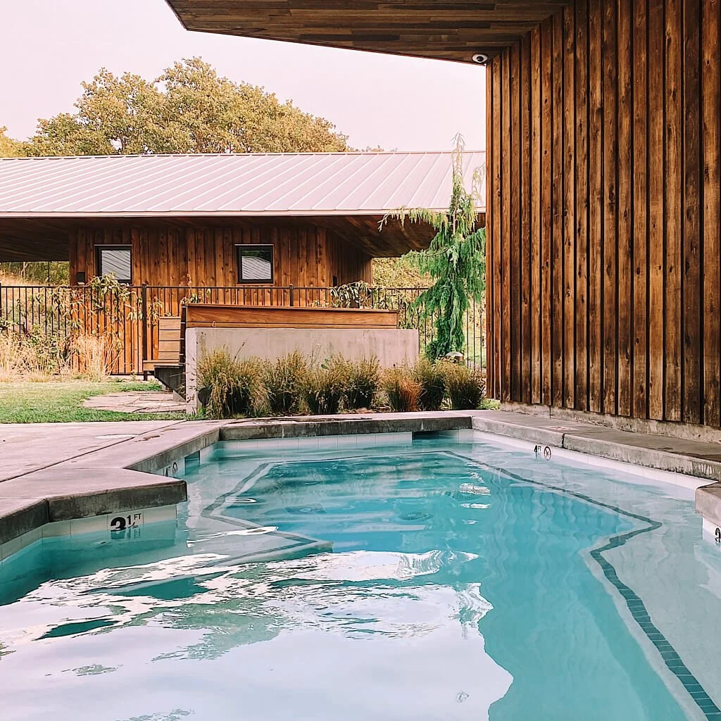 hotels-with-heated-pools-near-mt-hood.jpg