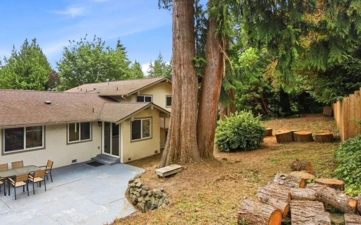 A home in Lakewood, Washington with a huge back yard. It was sold by Denice Jentlie of Tacoma.