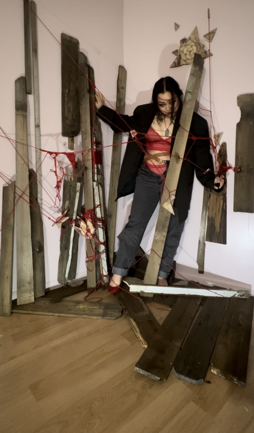 (결국에는) 인연 ; 의줄은 풀.수.가없구나., 2023
Remains of Our Past, Porcelain, and Nylon entangled with Dad's Old Suit Jacket, Mom's Anxieties, and My Tender Body.
expanding on the collage titled "결국에는 인연의줄은 풀수가없구나 (transl. Ultimately, the threads of fate can not b