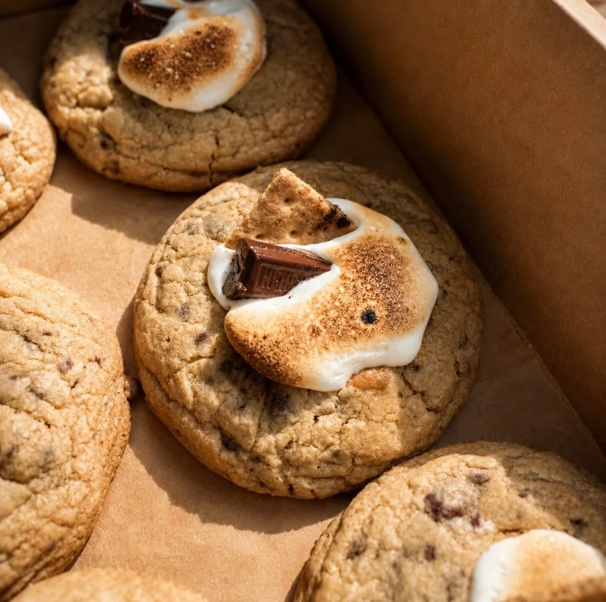 A little taste of what&rsquo;s to come.

Tomorrow, we&rsquo;re sharing something new. 🤎

#AndrewsConfections #MiamiFoodie #MiamiEats #MerrickPark #smorescookies