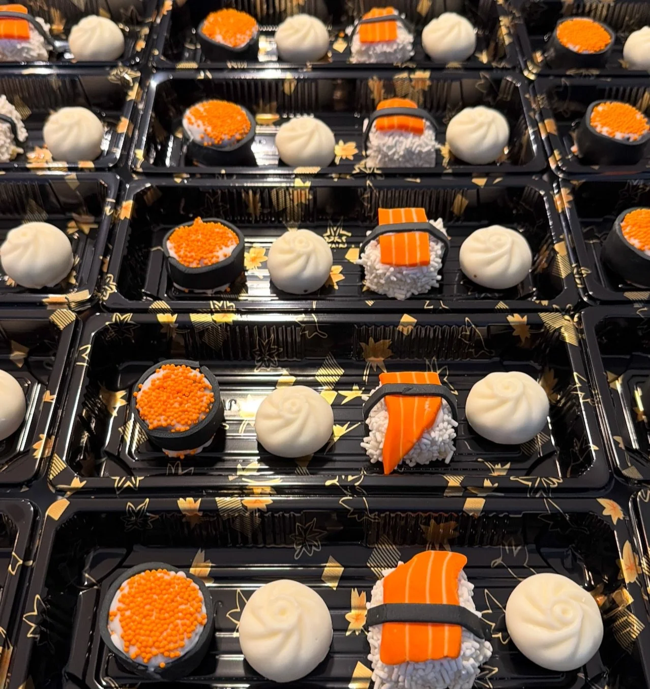 Looks like sushi&hellip; tastes like dessert 🍣🤍🧡 Who&rsquo;s grabbing a box? 👀

#IsItCake #CakeIllusion #SushiCake #CakeArt #MiamiBaker
