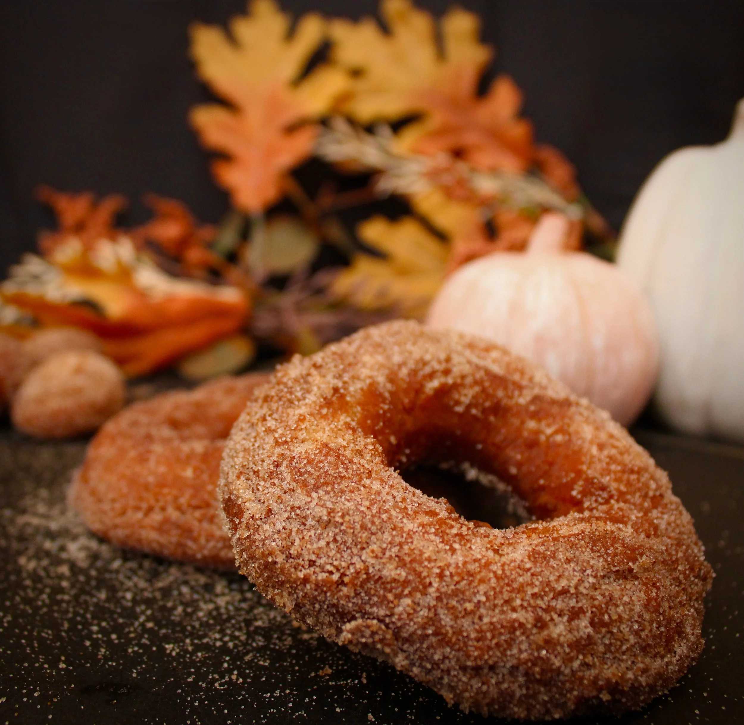 🍎🍩 Impossibly soft. Generously spiced. Every bite, a moment to yourself.

Our apple cider Donuts are crafted in small batches, finished by hand, and made to taste like an indulgence, not a guilty pleasure.

Available Sunday at The Shops at Merrick 