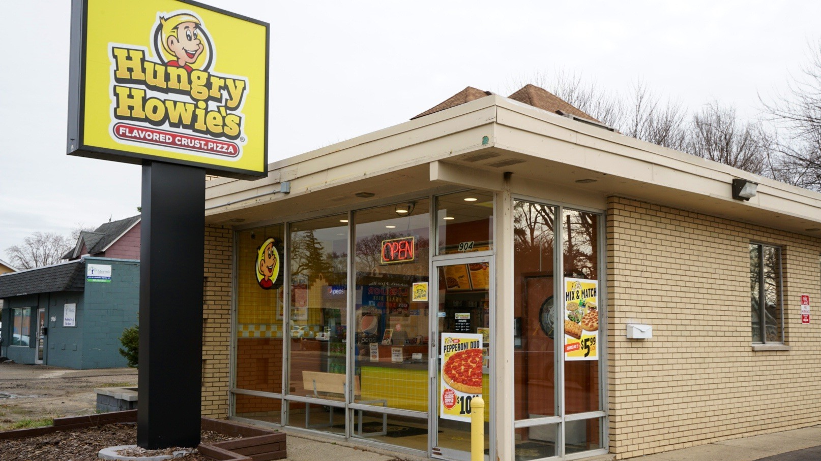 Restaurant Night - Hungry Howie's