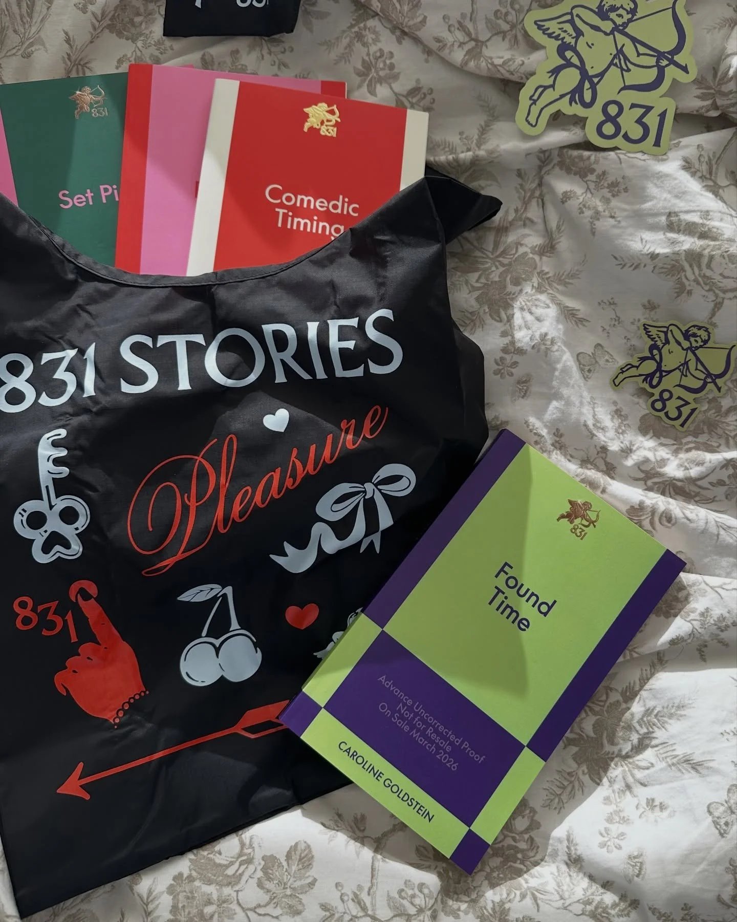 [softly shrieking] 

i remain obsessed with @831storieshq and nearly died when i opened up my mail to find this cute mini baggu and the perfect valentine&rsquo;s day read! 💚💜

a weekend of romance awaits 🤗