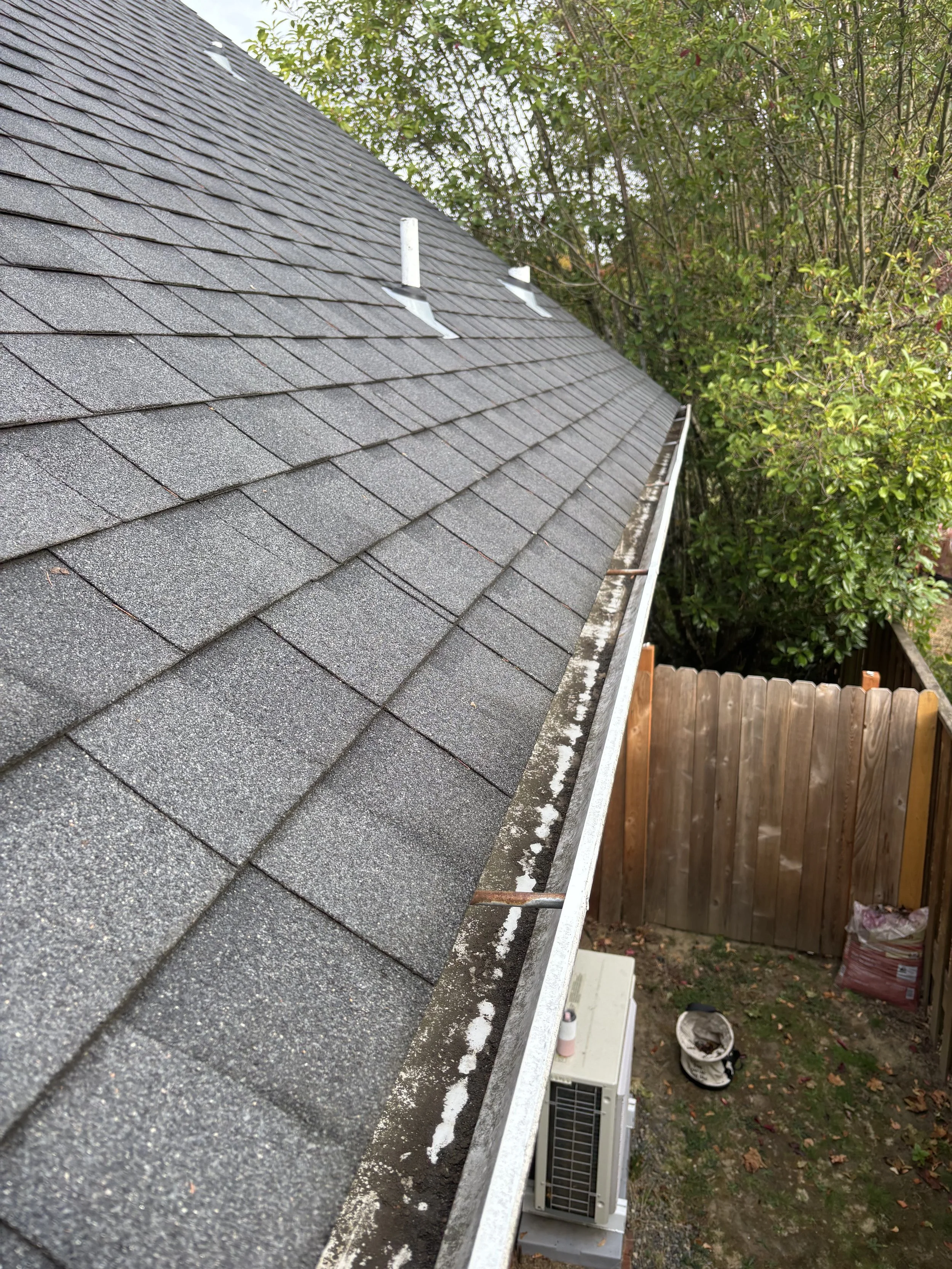 Gutters after gutter cleaning, Portland.