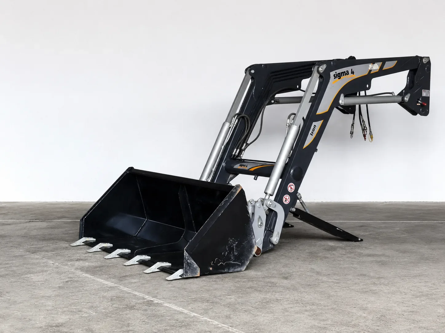 Sigma 4 Front End Loader With Earth Bucket
