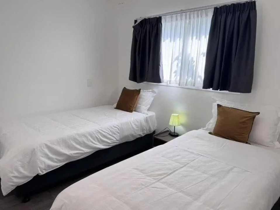 unit+5+bedroom.jpg