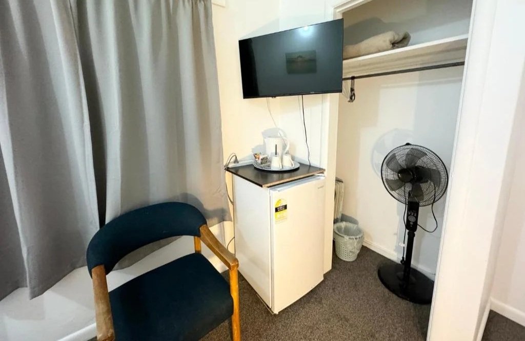 room8b.jpg